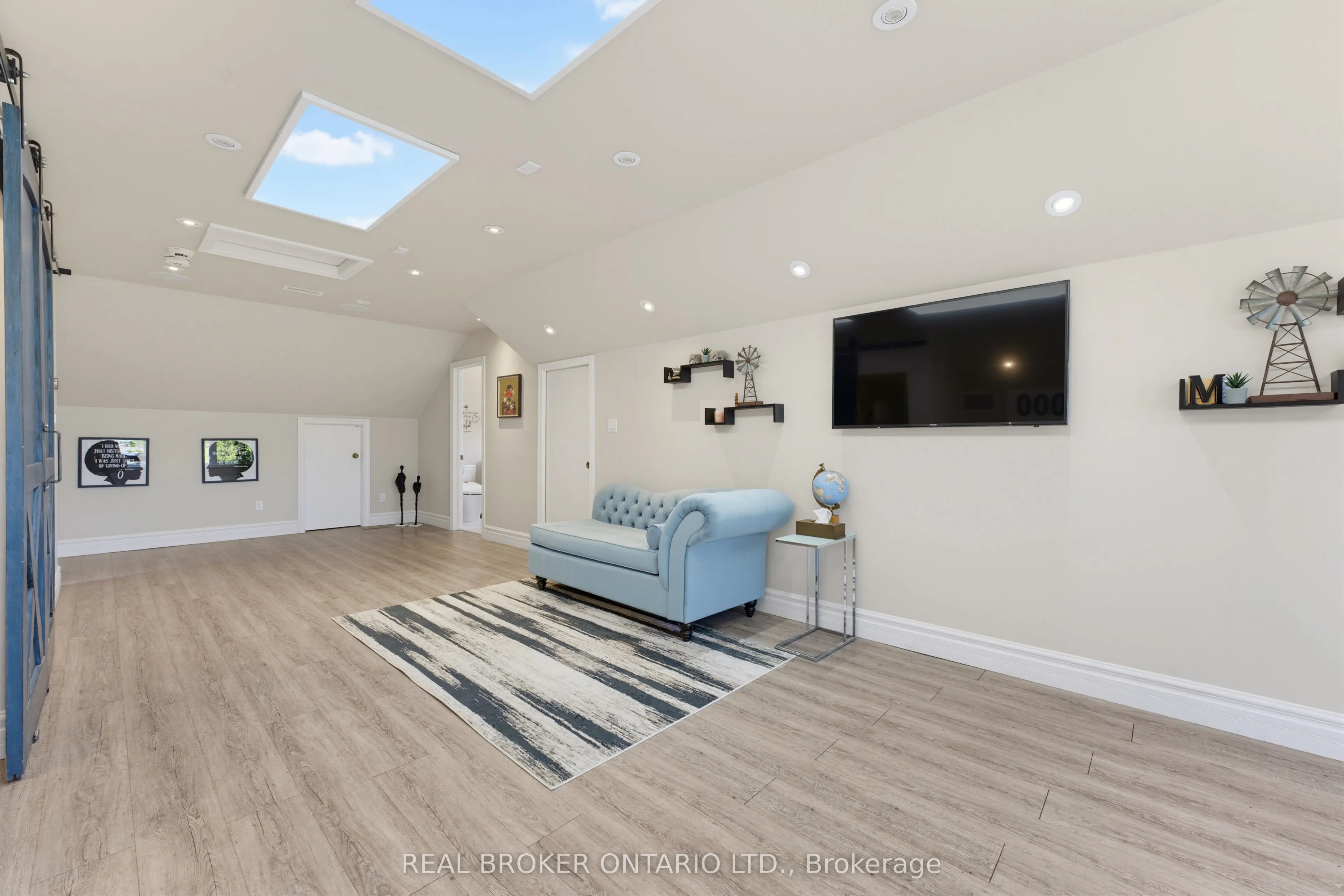 70 Deer Ridge Crescent