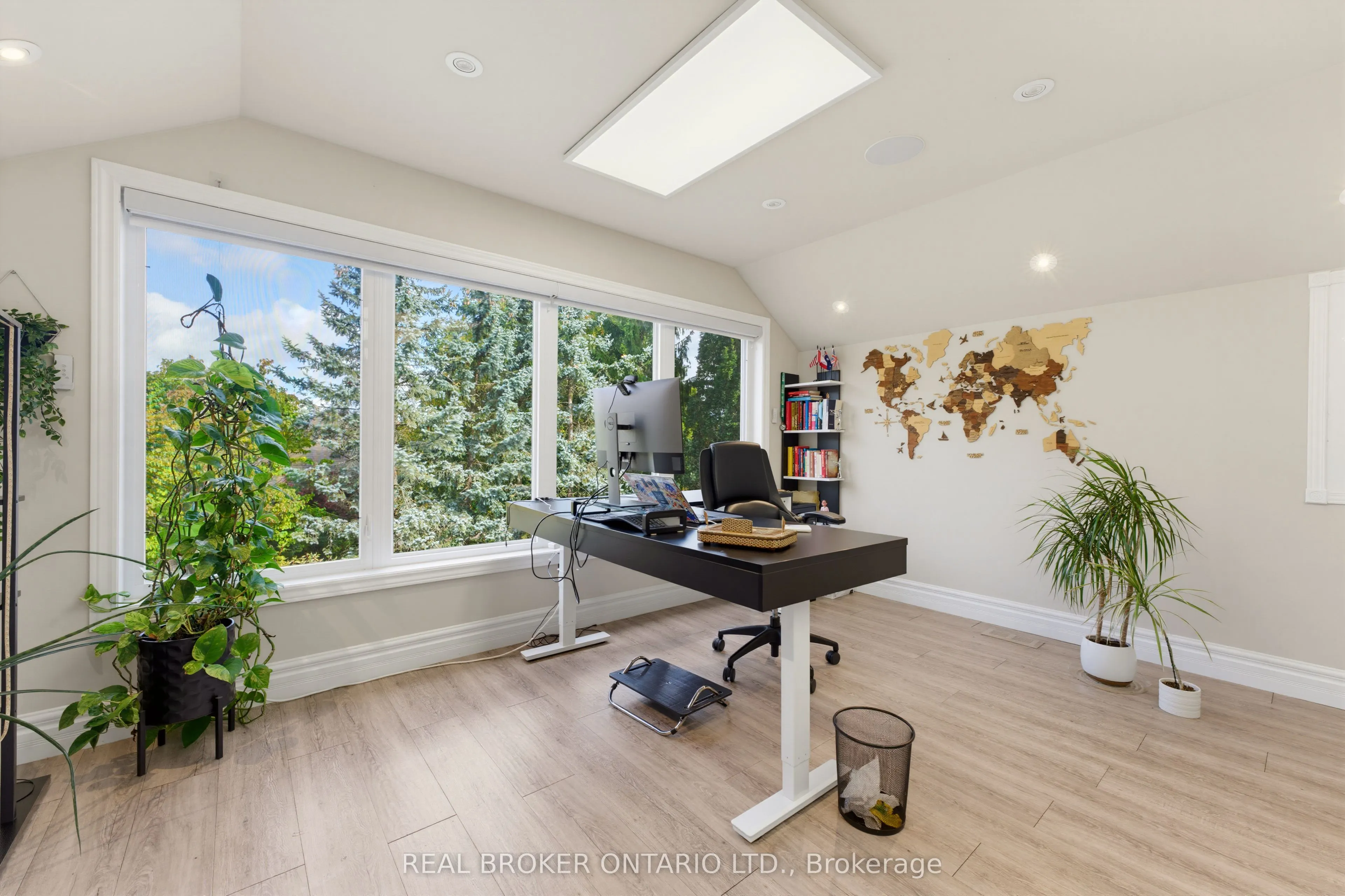 70 Deer Ridge Crescent