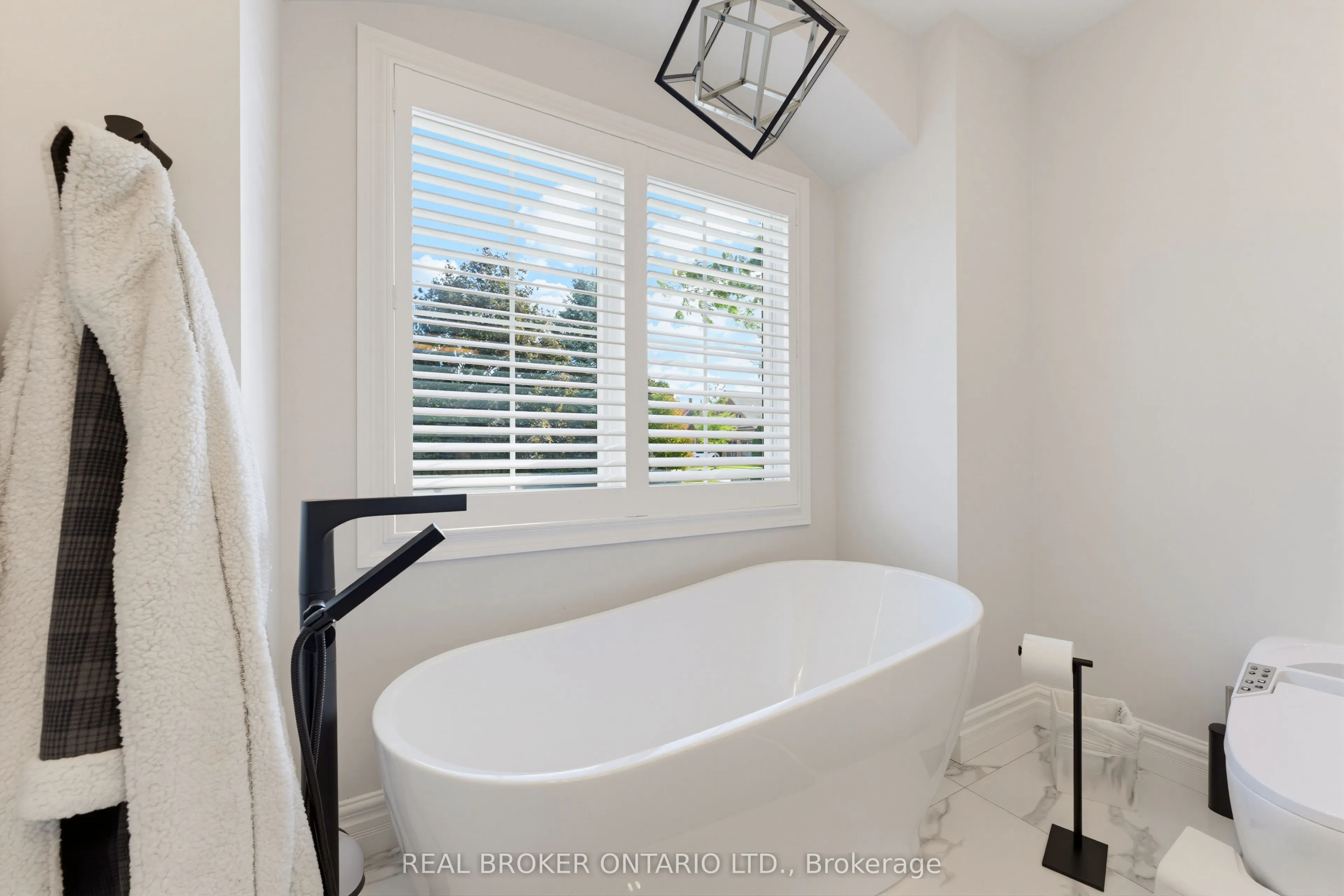 70 Deer Ridge Crescent