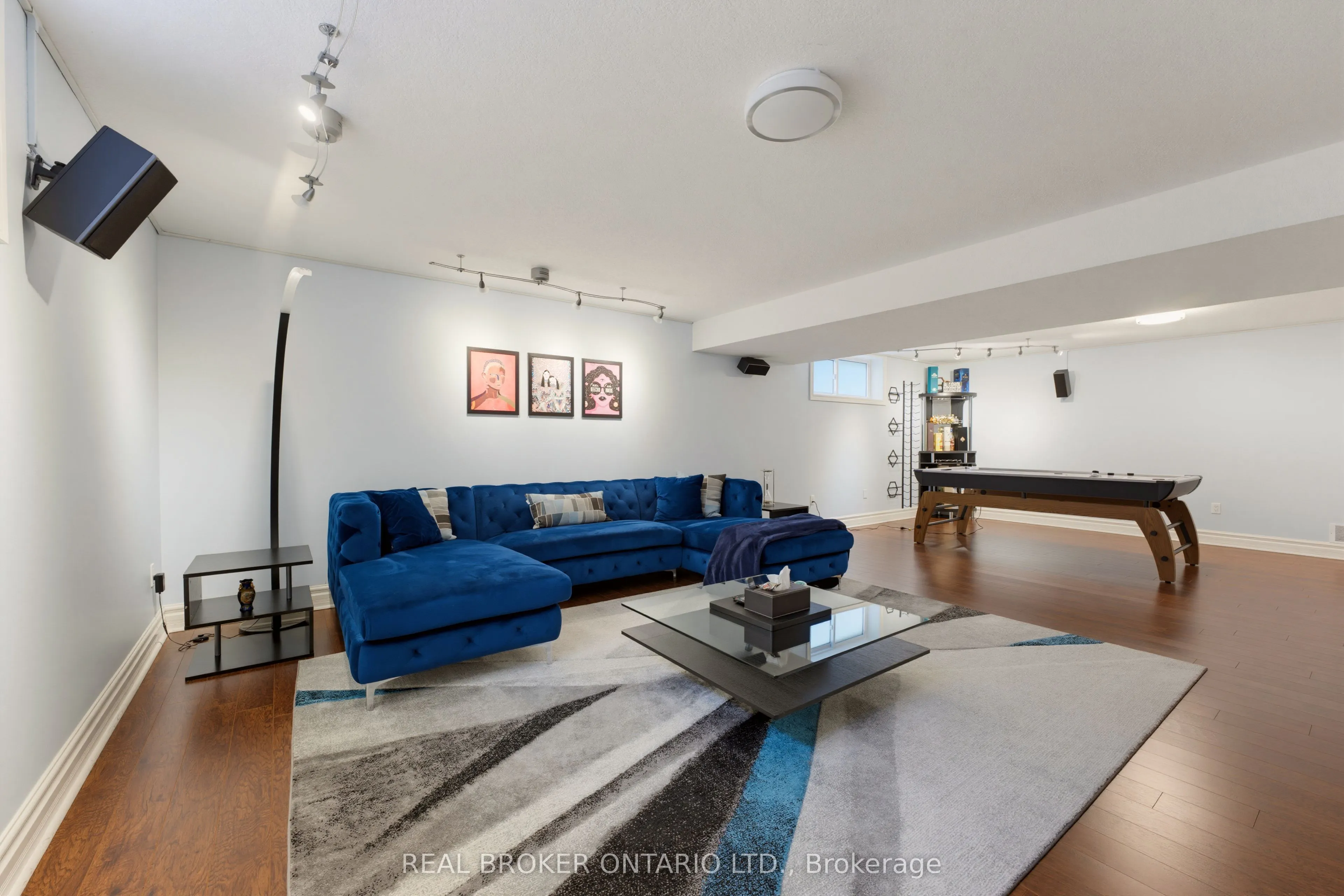 70 Deer Ridge Crescent