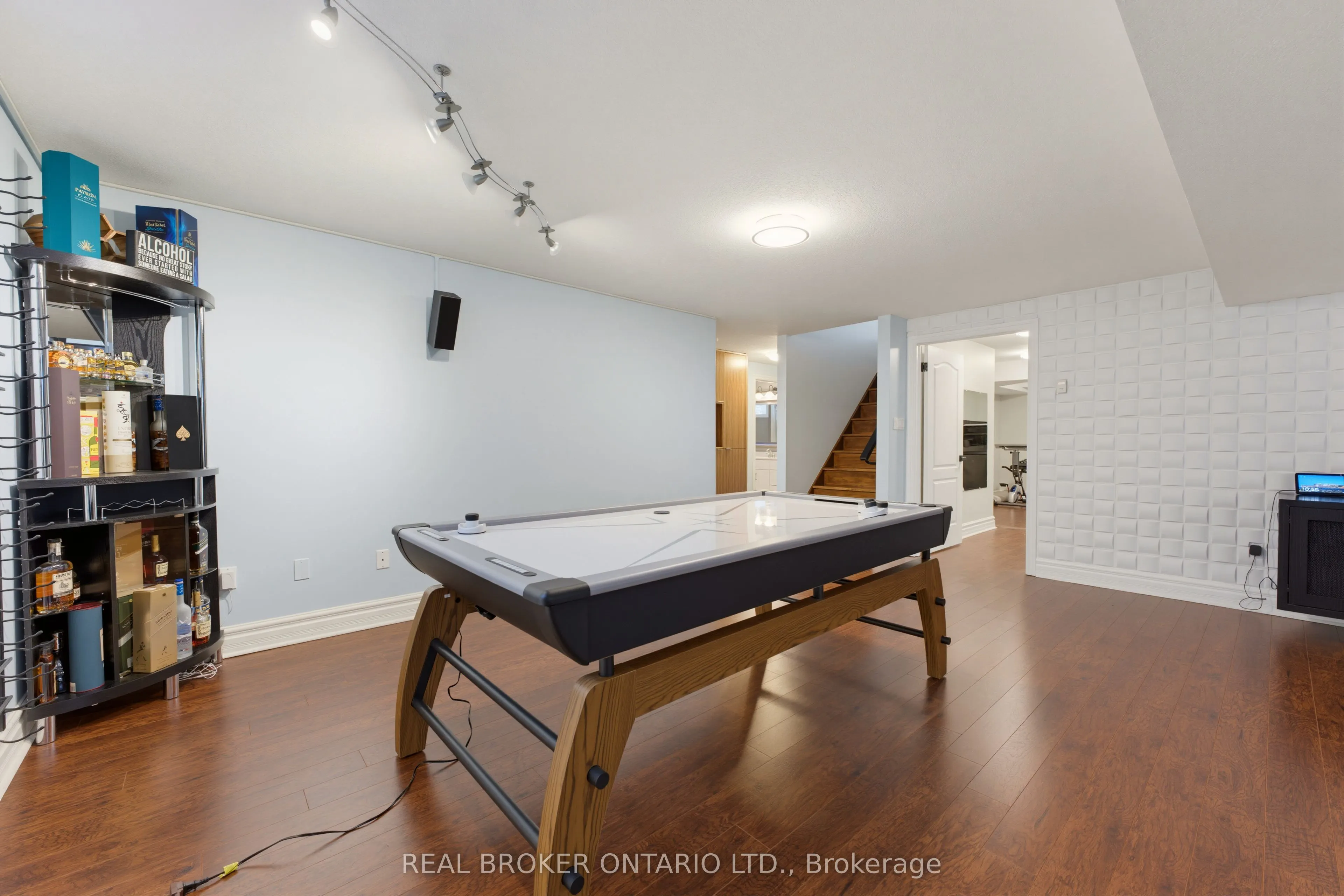 70 Deer Ridge Crescent