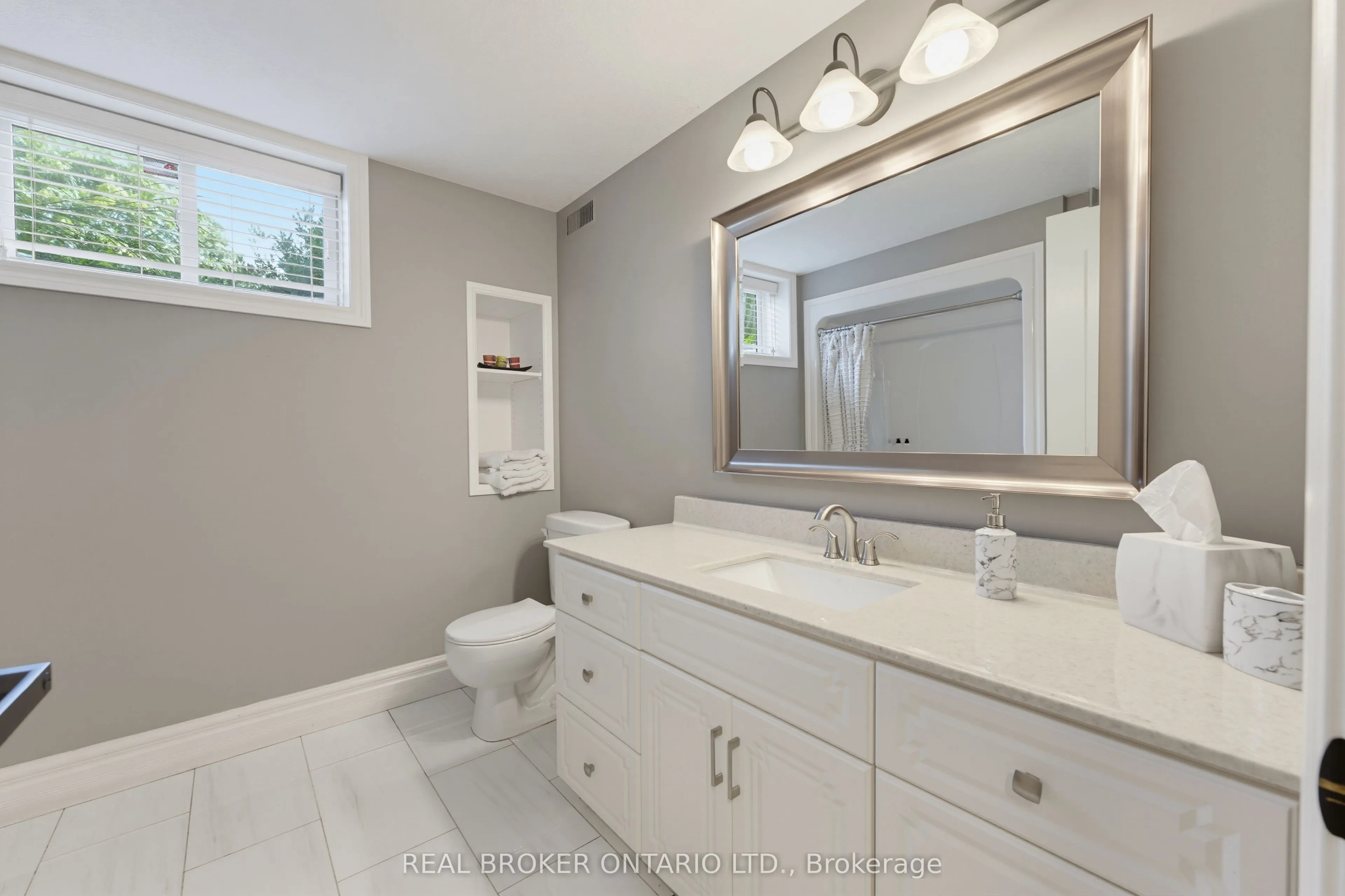 70 Deer Ridge Crescent