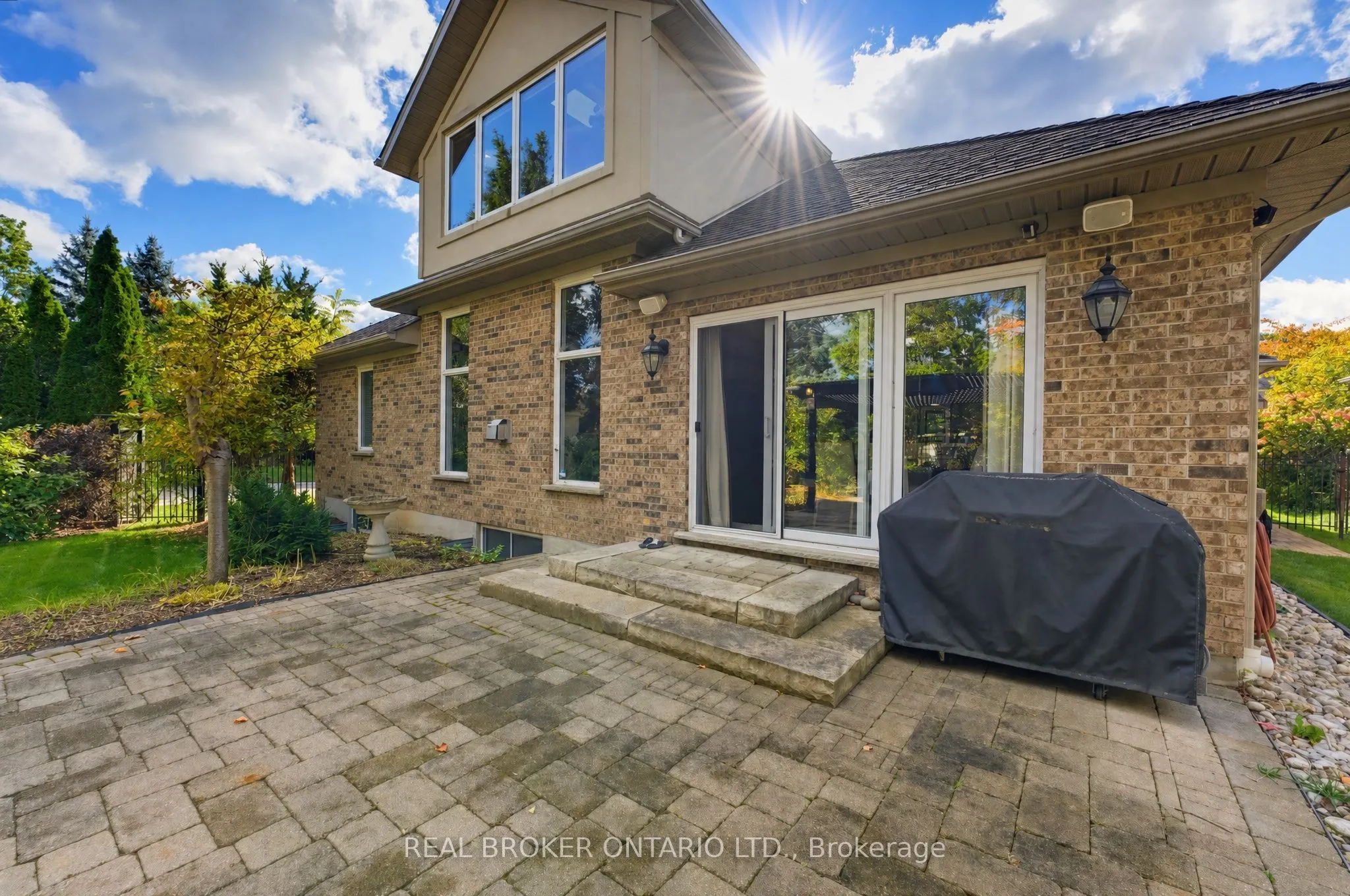 70 Deer Ridge Crescent