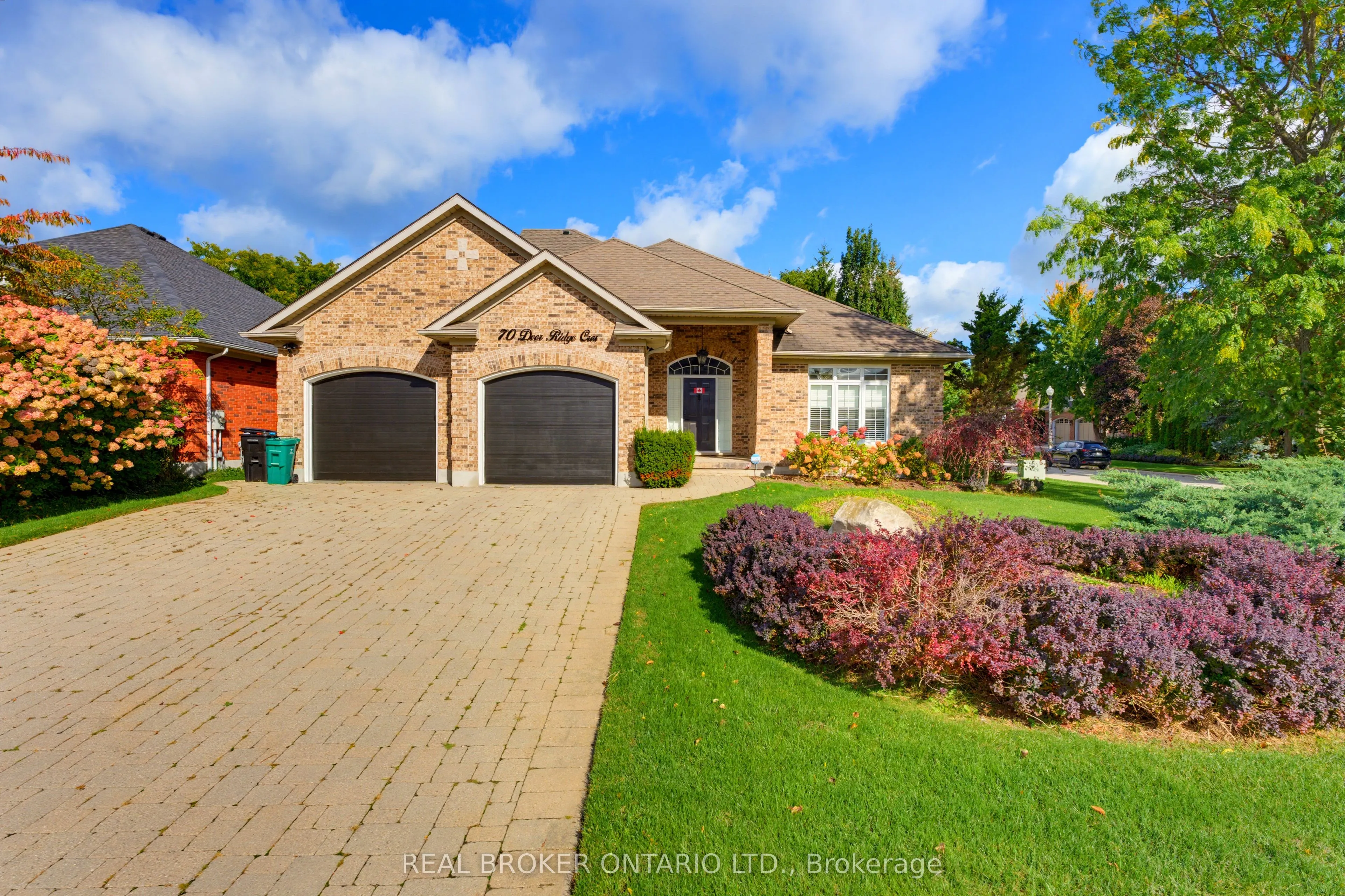 70 Deer Ridge Crescent
