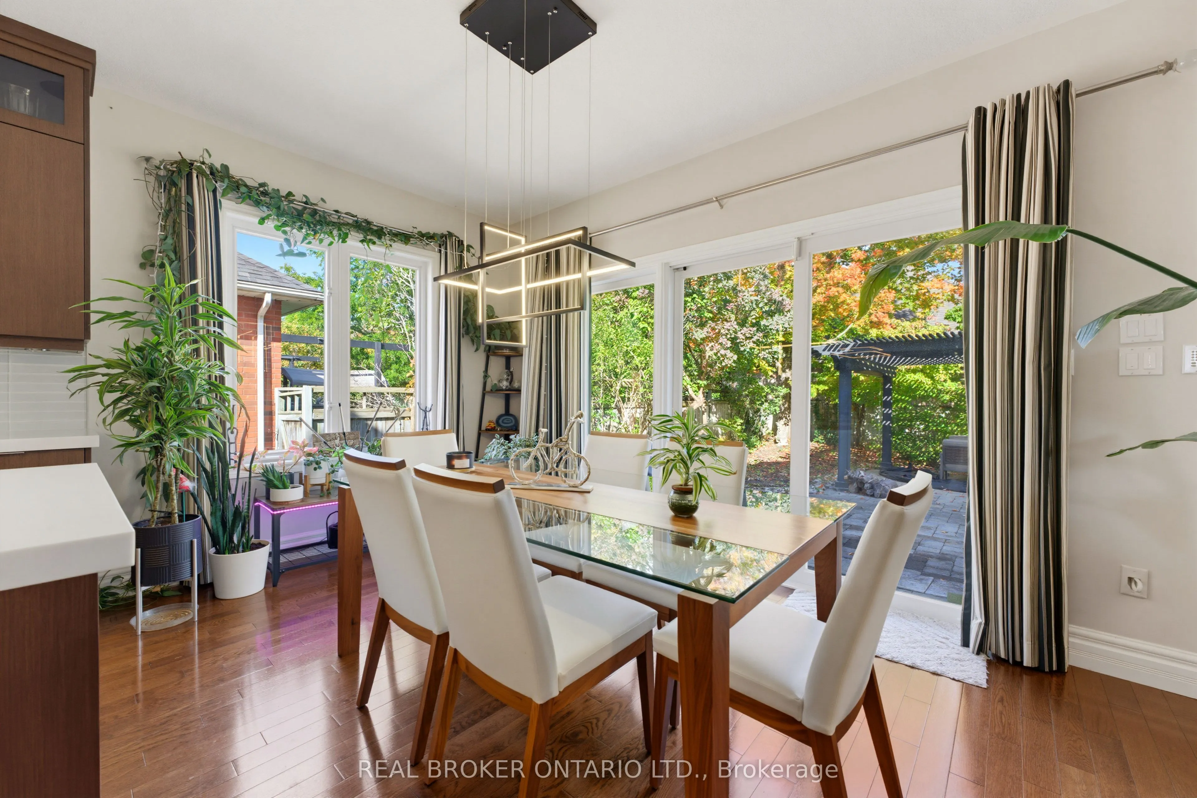 70 Deer Ridge Crescent