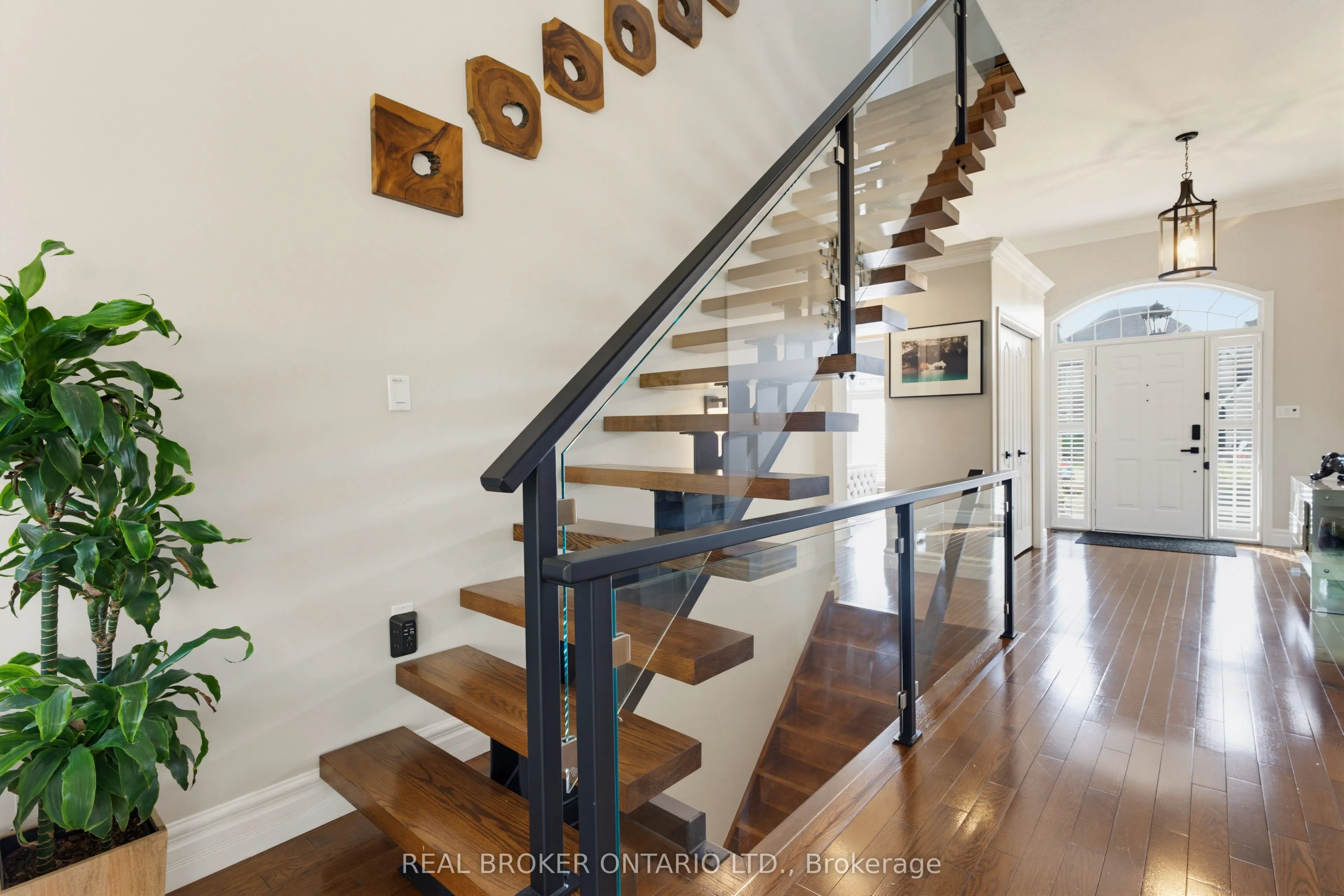 70 Deer Ridge Crescent