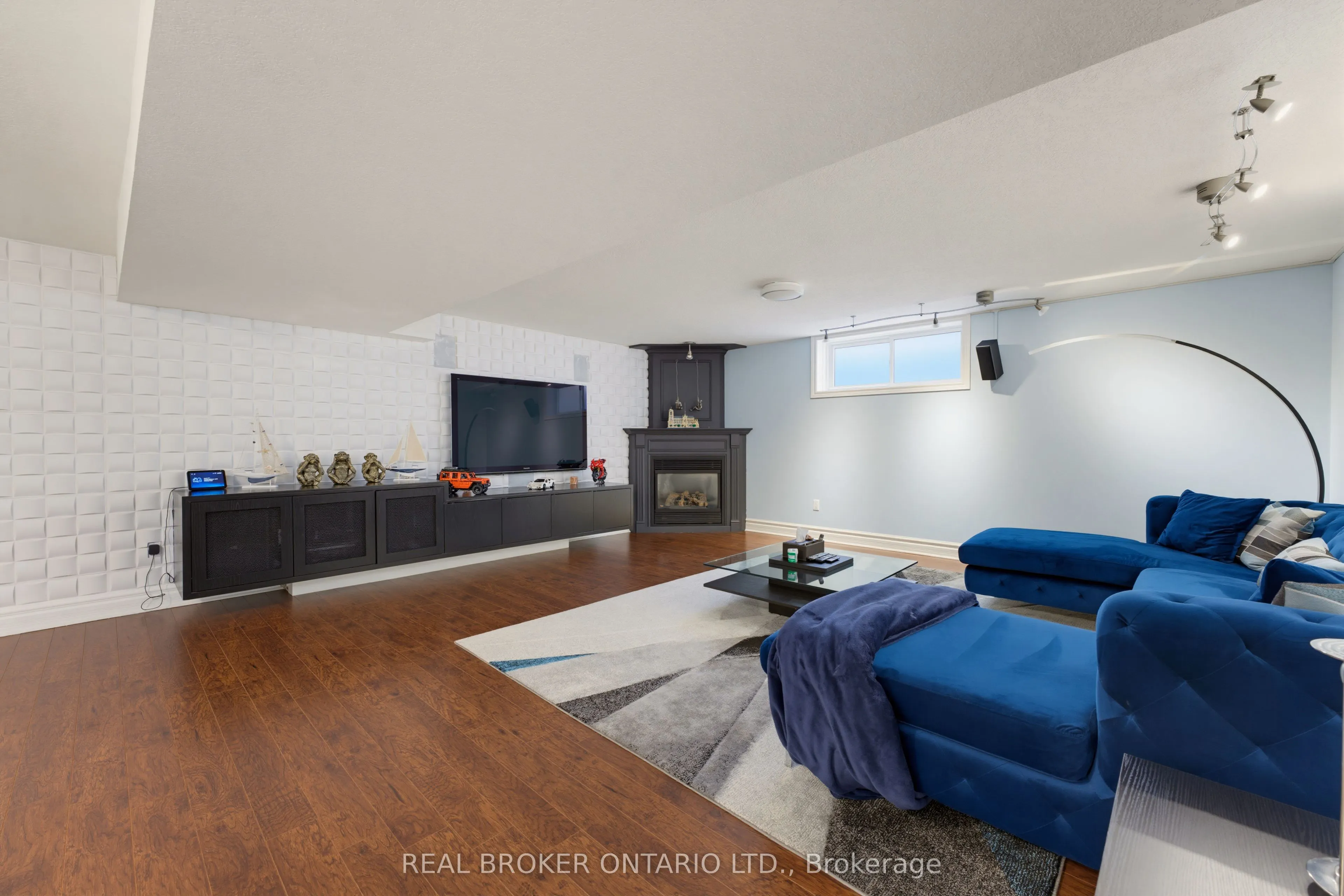 70 Deer Ridge Crescent