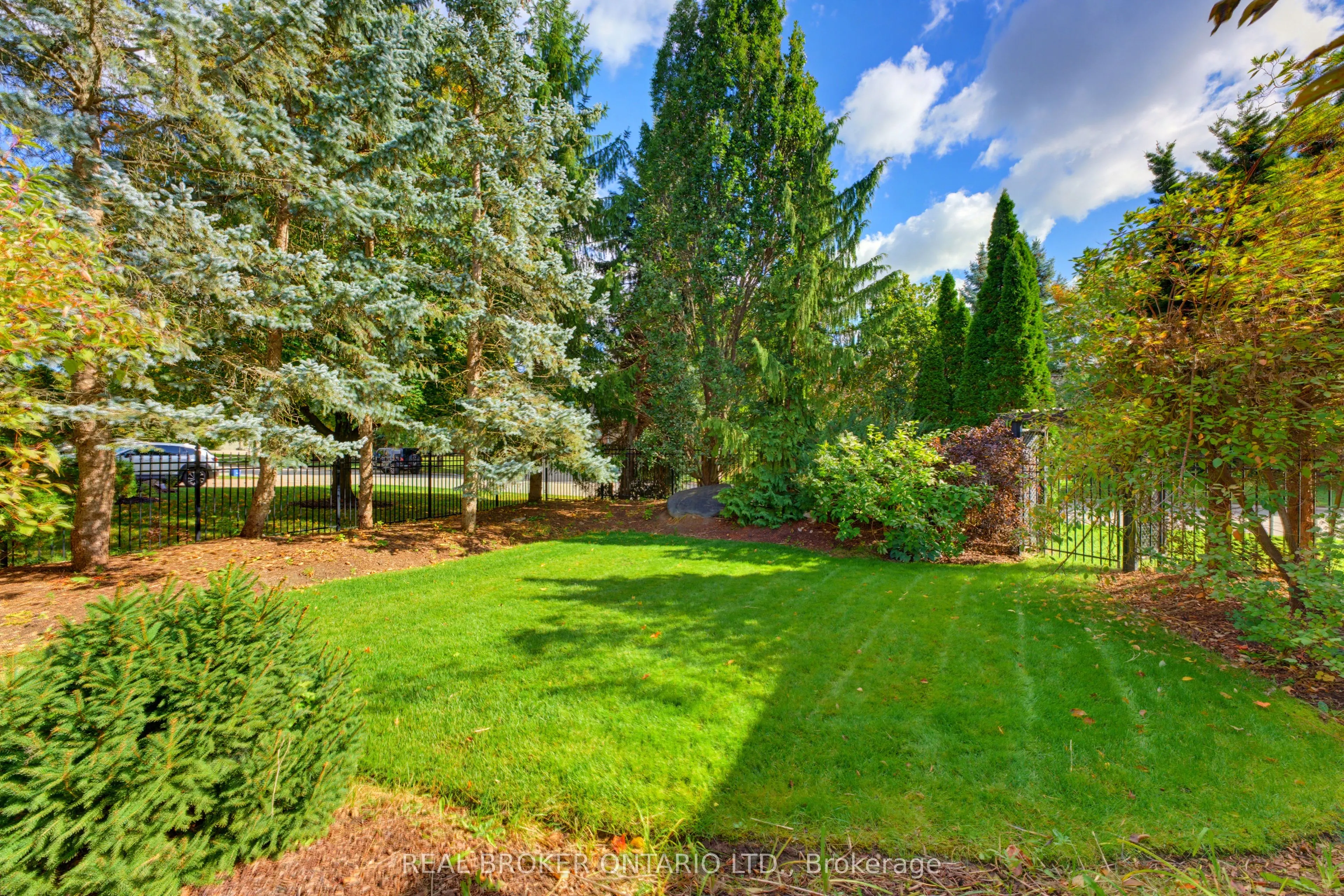 70 Deer Ridge Crescent