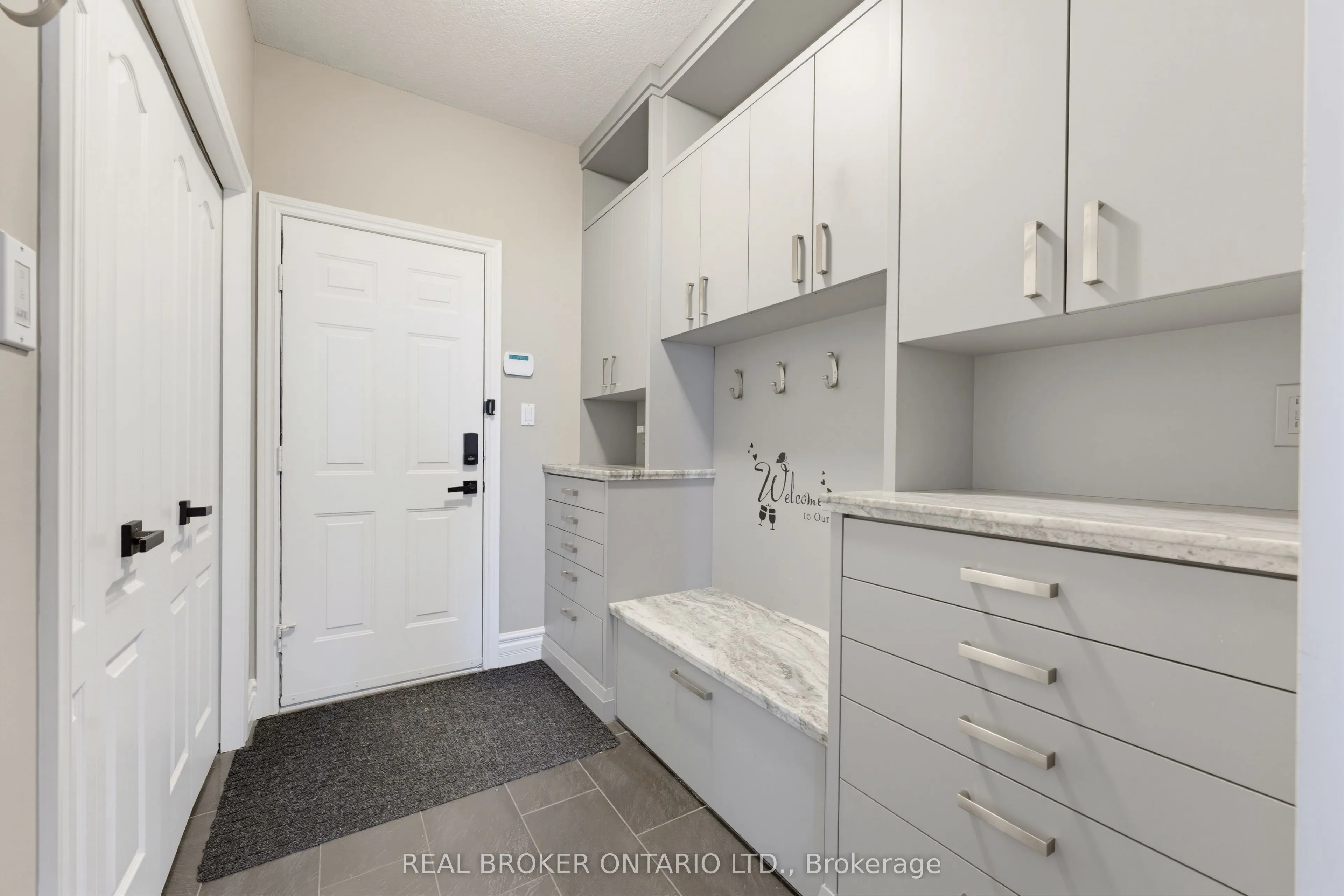 70 Deer Ridge Crescent