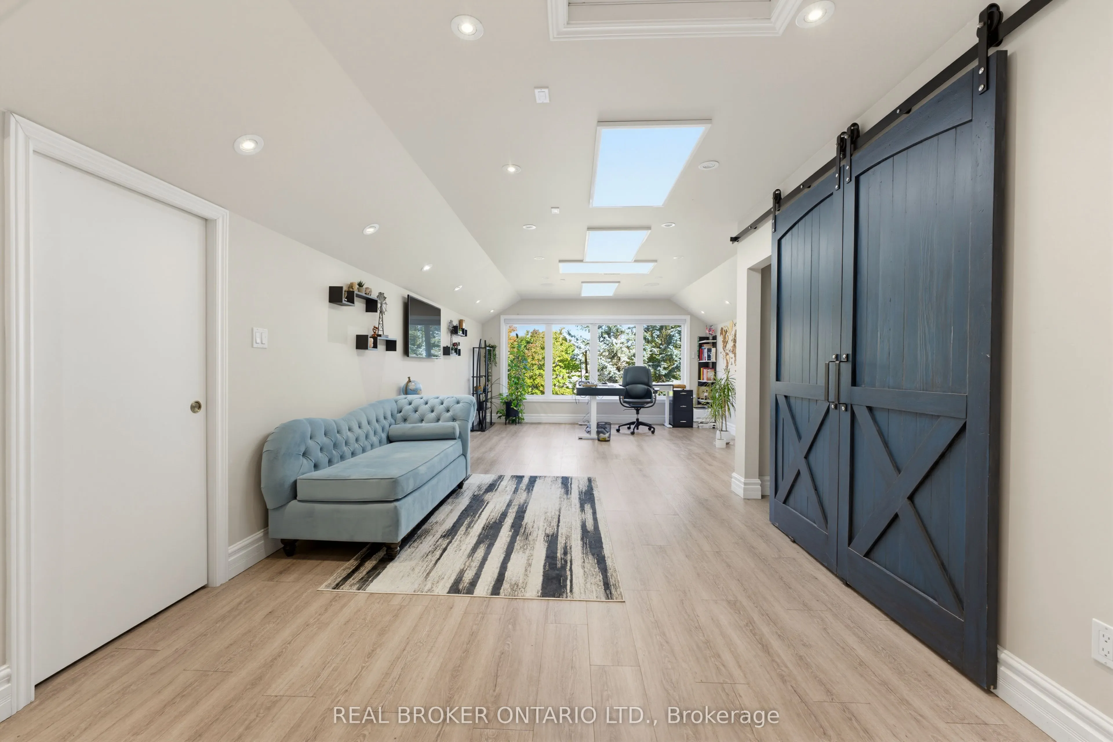 70 Deer Ridge Crescent