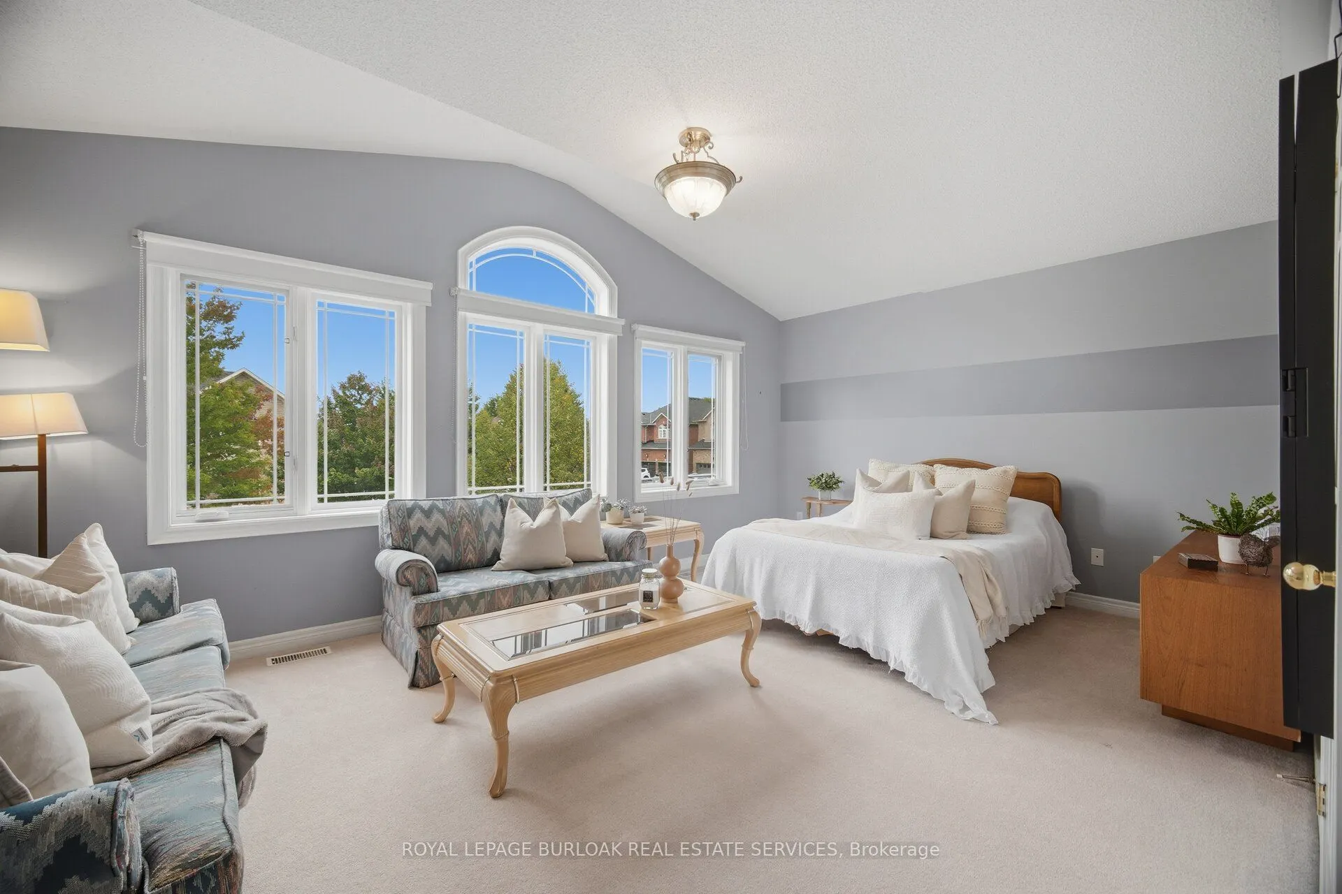 84 Meadowbank Drive