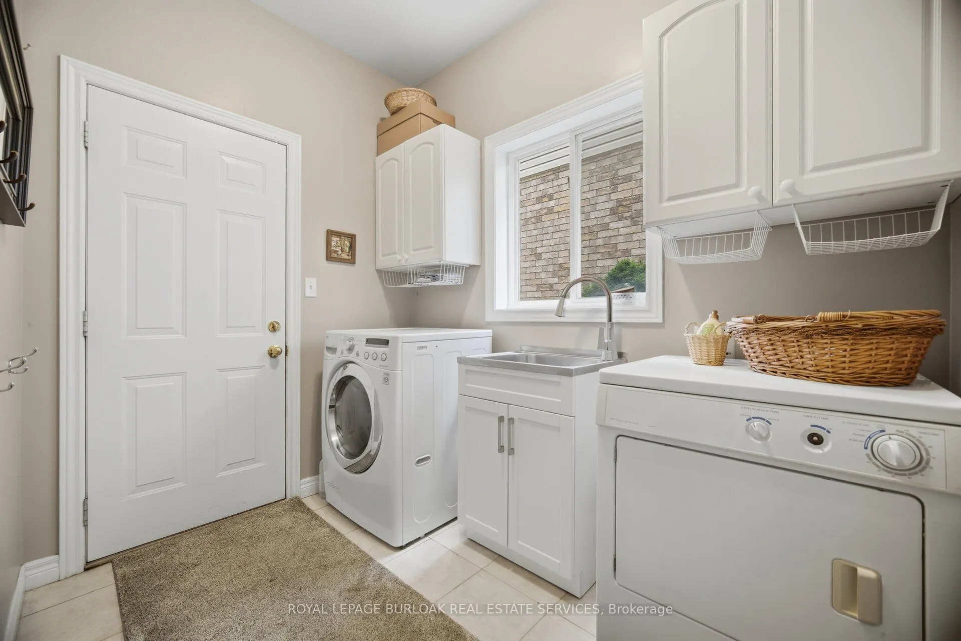84 Meadowbank Drive