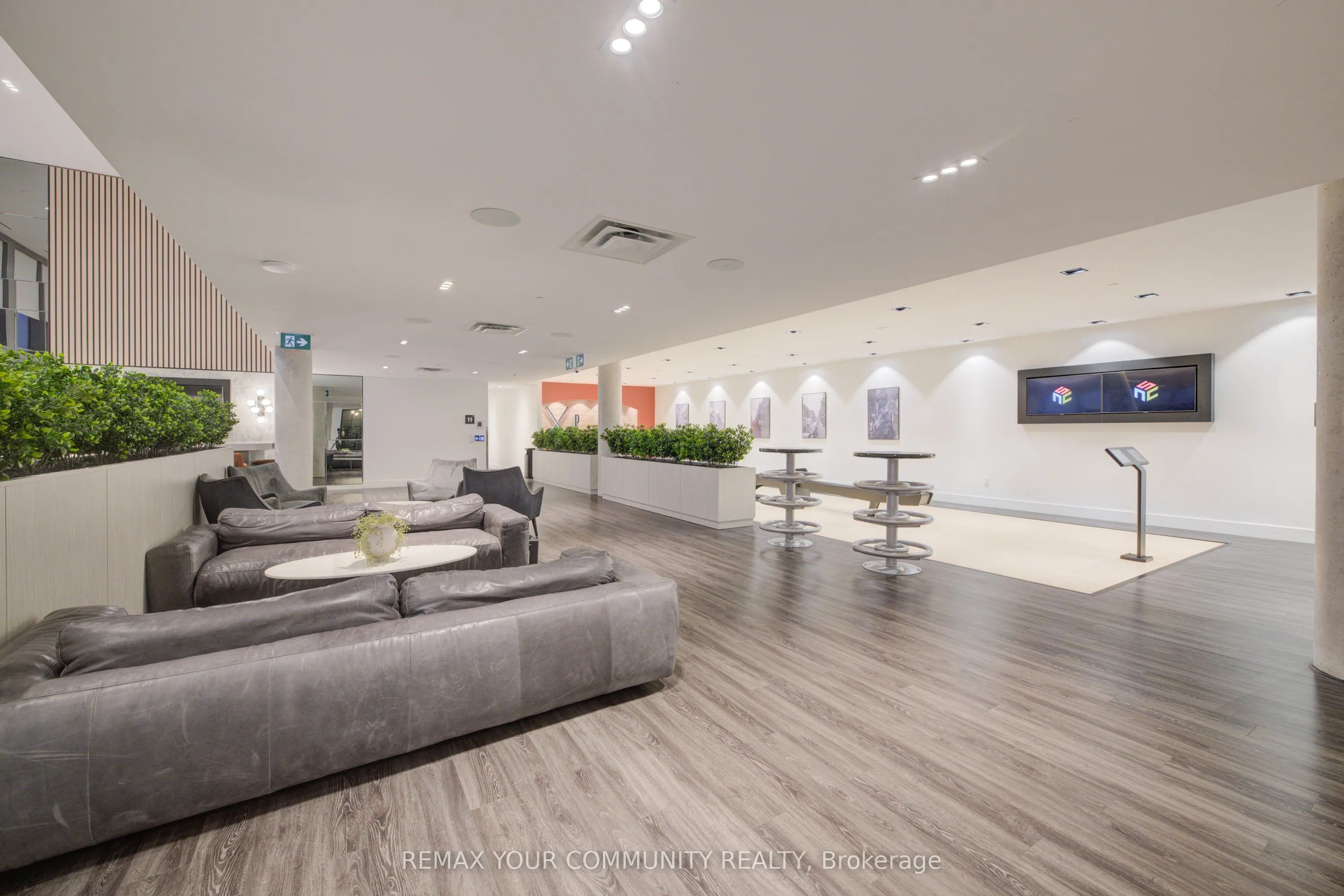 25 Wellington Street #3404