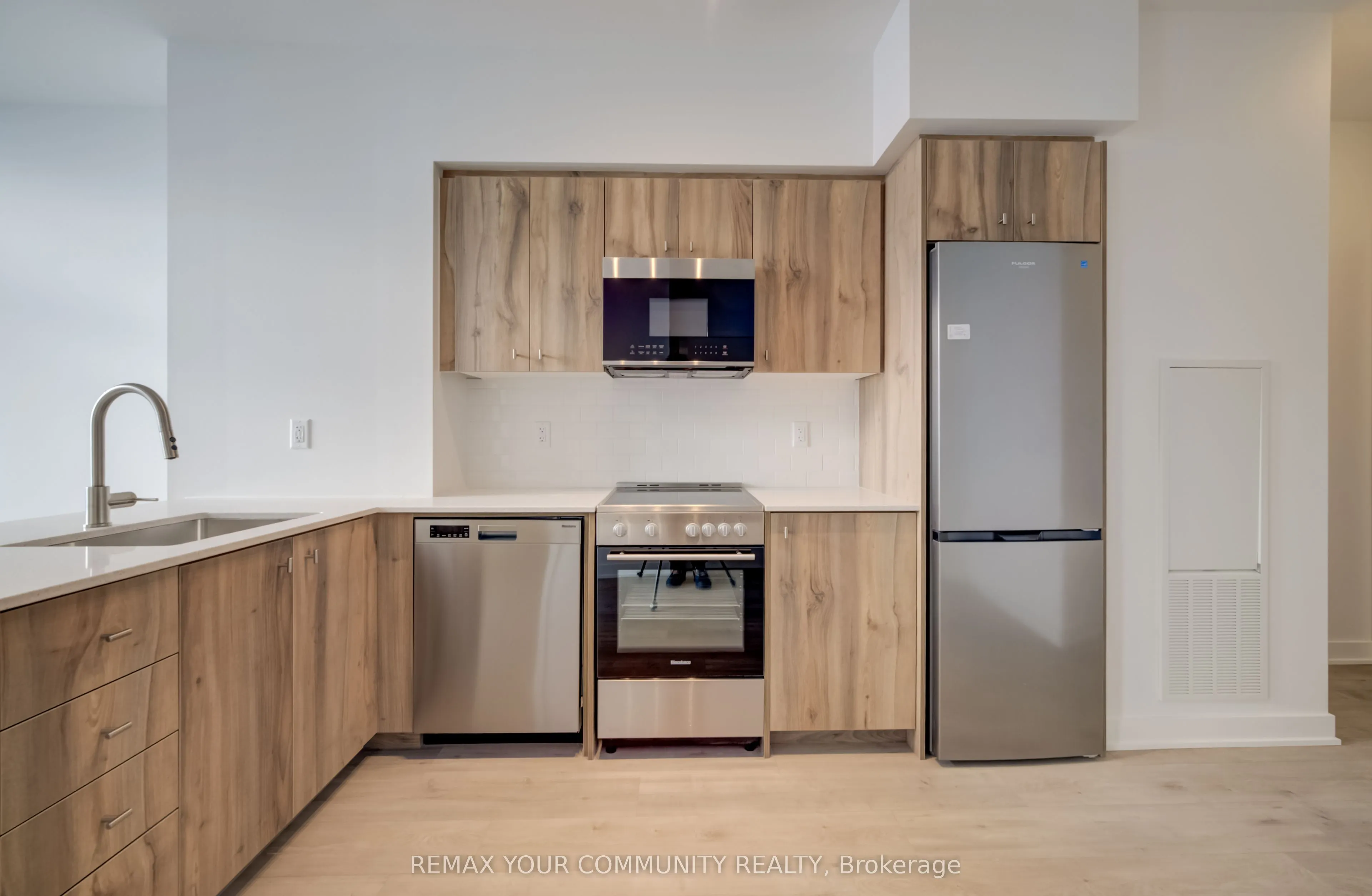 25 Wellington Street #3404