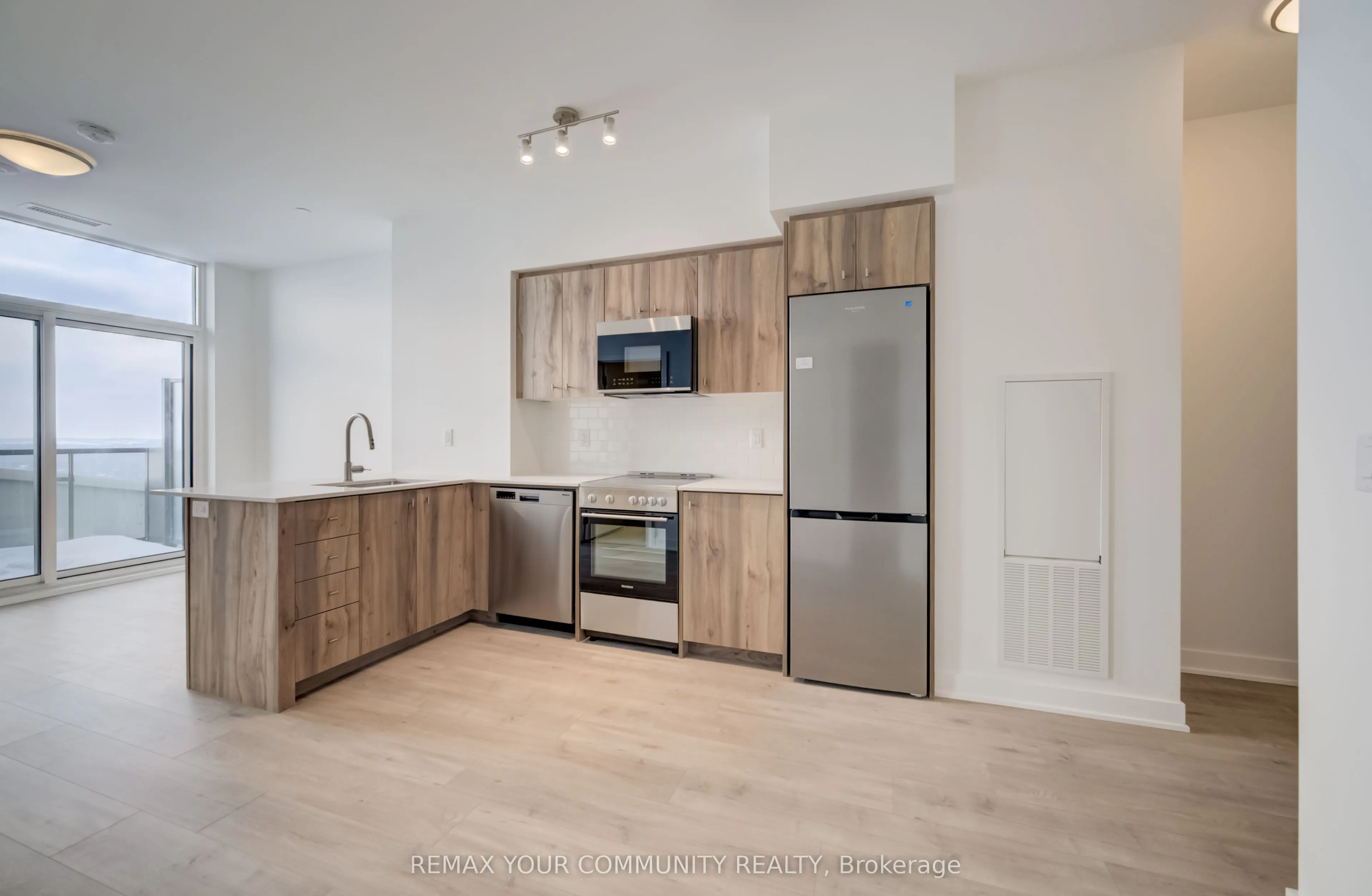 25 Wellington Street #3404