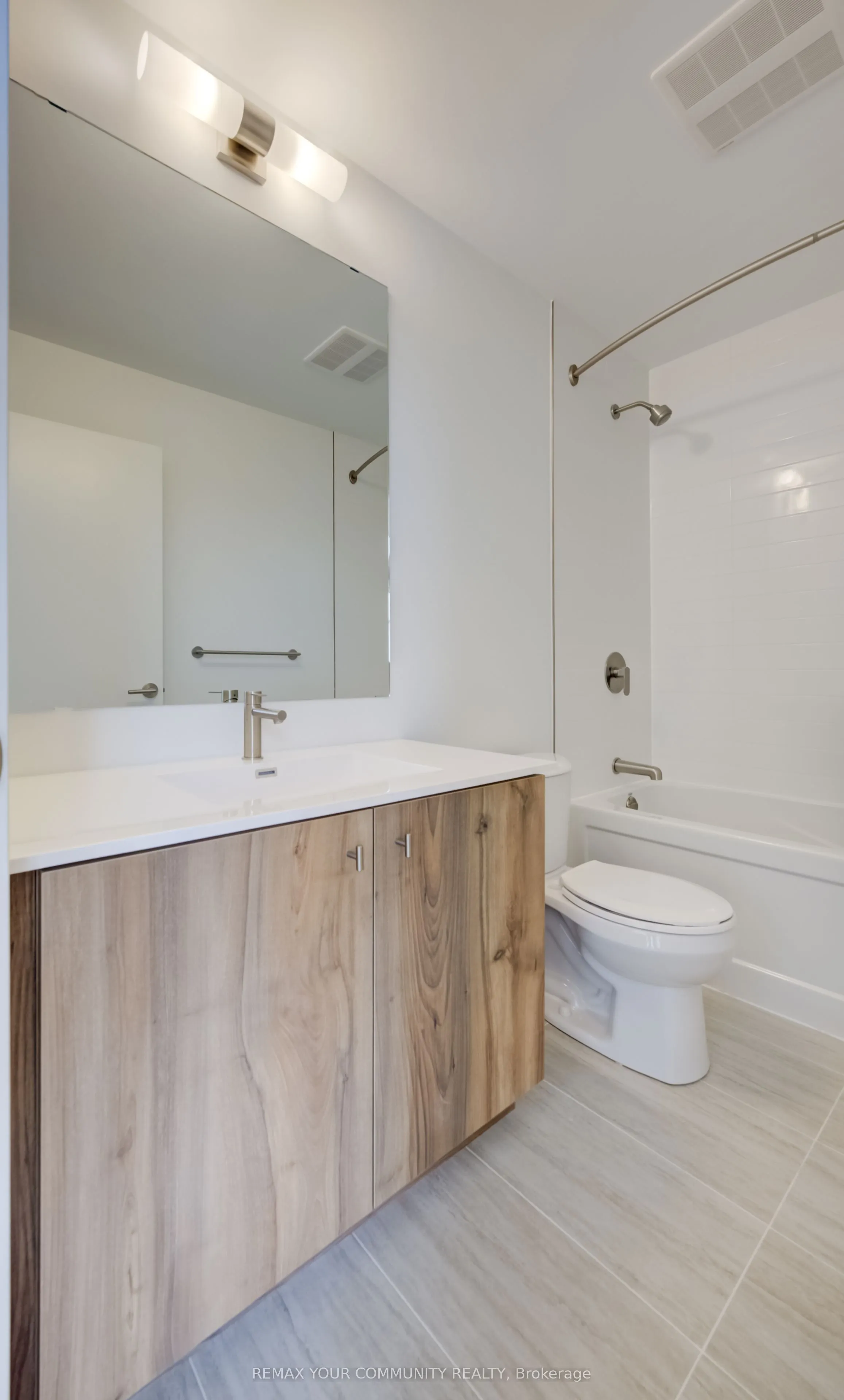 25 Wellington Street #3404