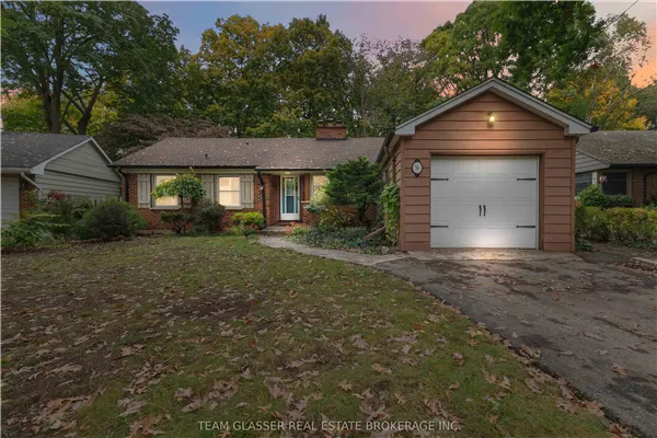 36 BRAEMAR Crescent