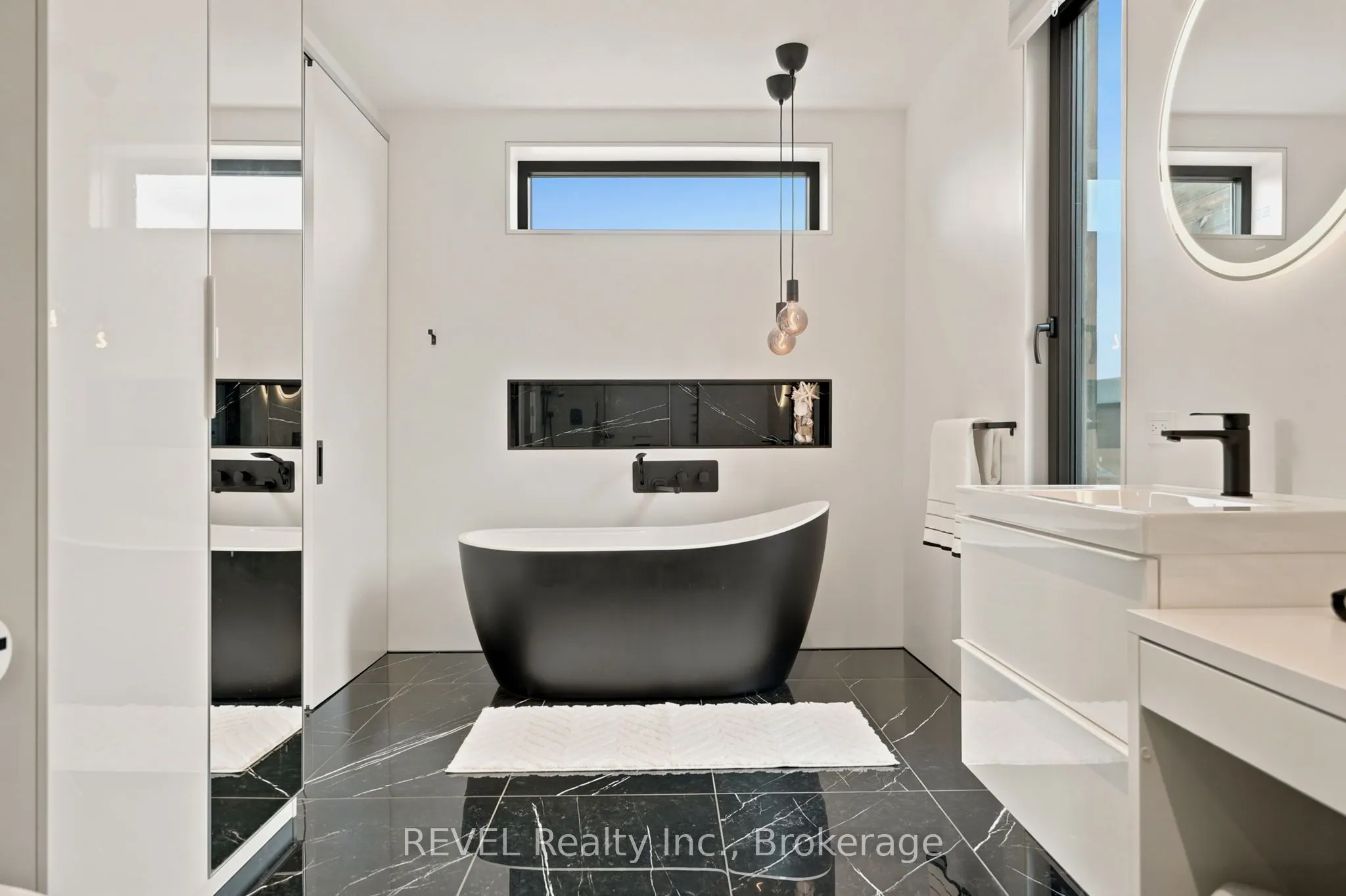 81 Mackenzie King Avenue