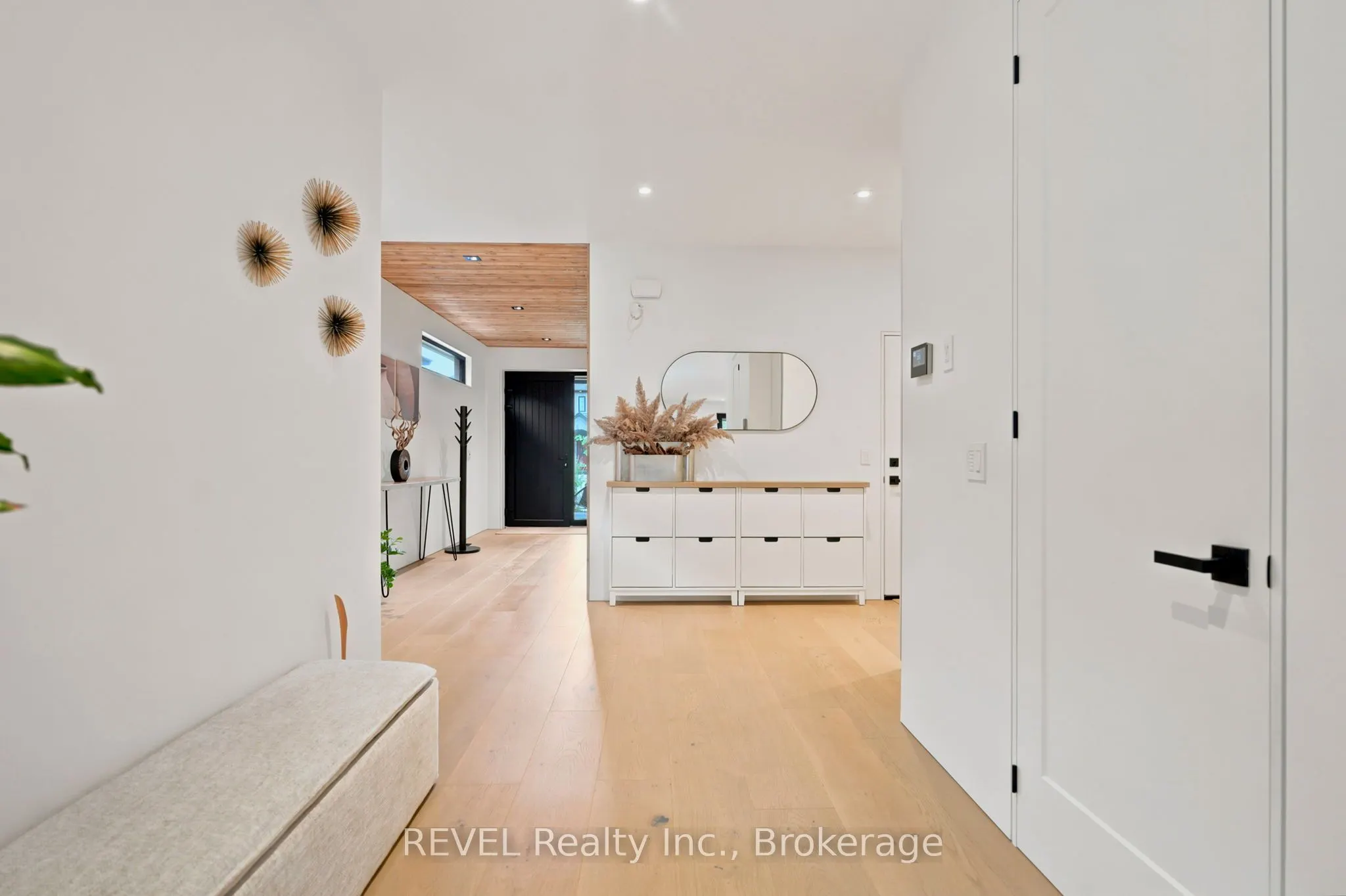 81 Mackenzie King Avenue