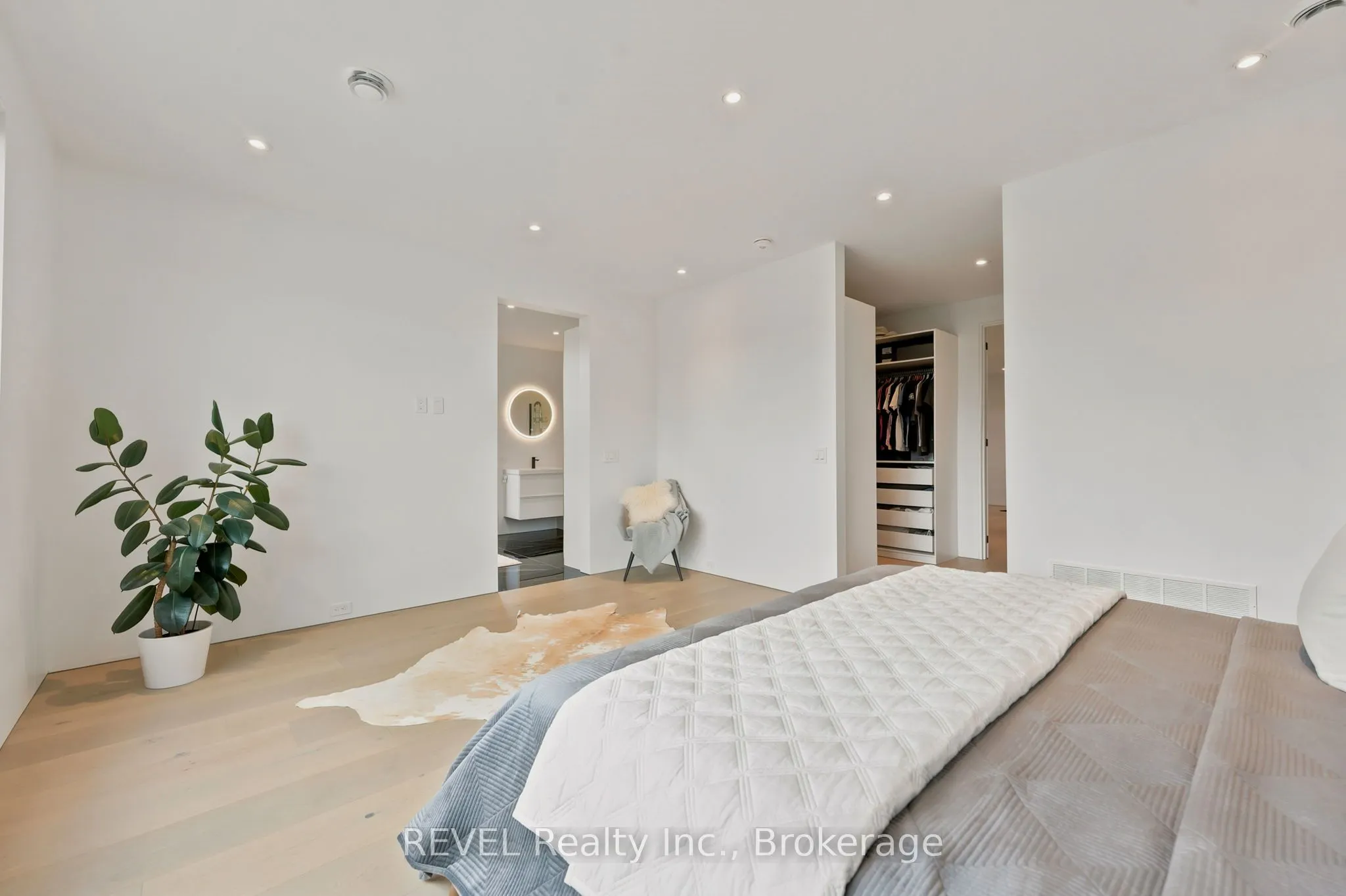 81 Mackenzie King Avenue