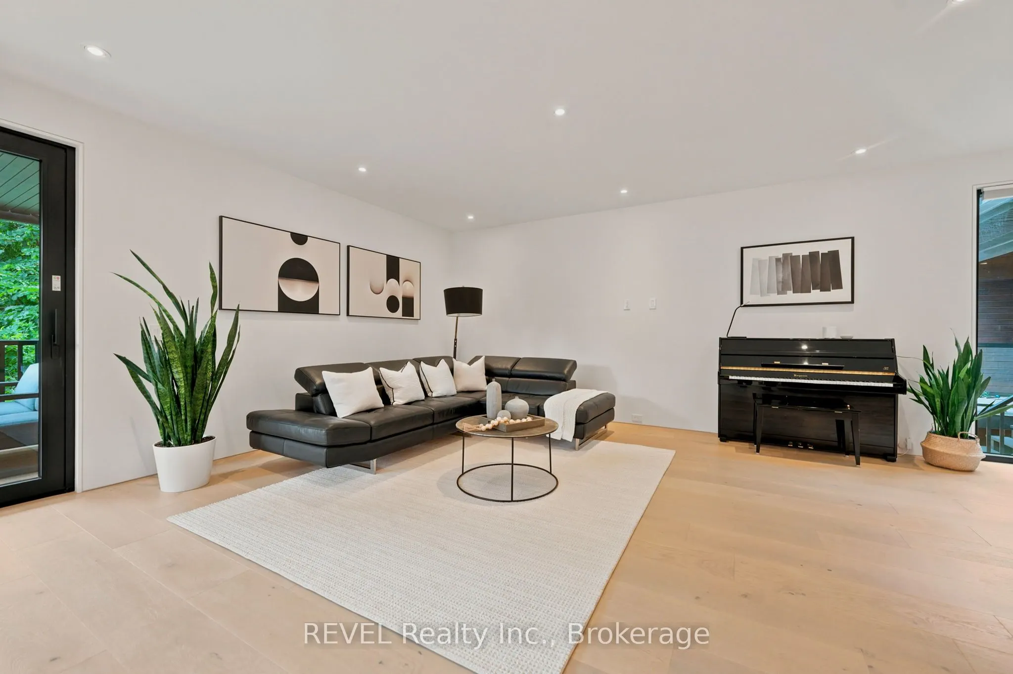 81 Mackenzie King Avenue