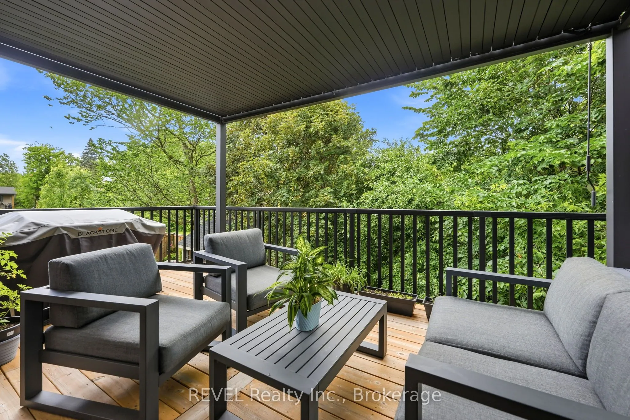 81 Mackenzie King Avenue