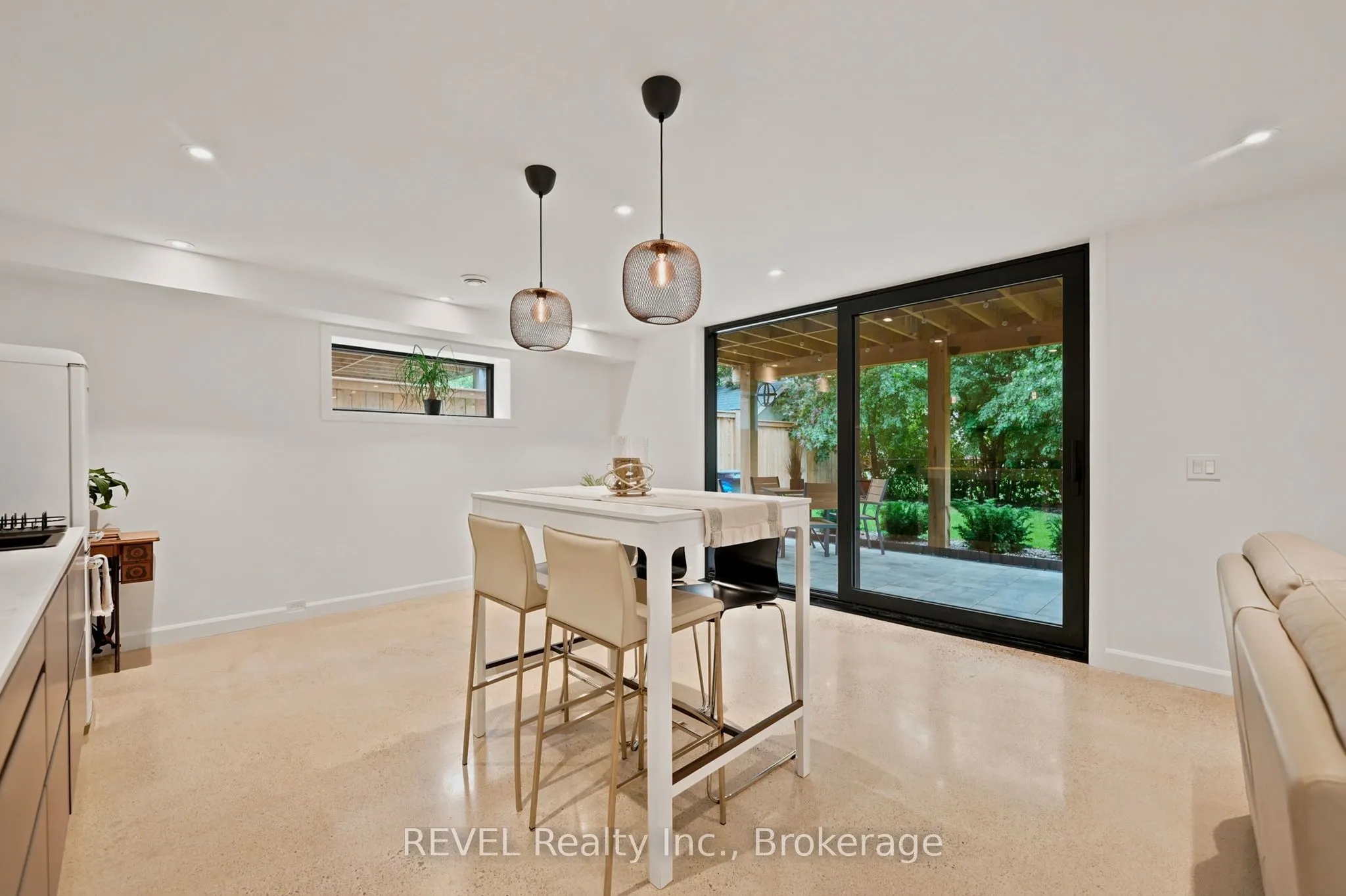 81 Mackenzie King Avenue