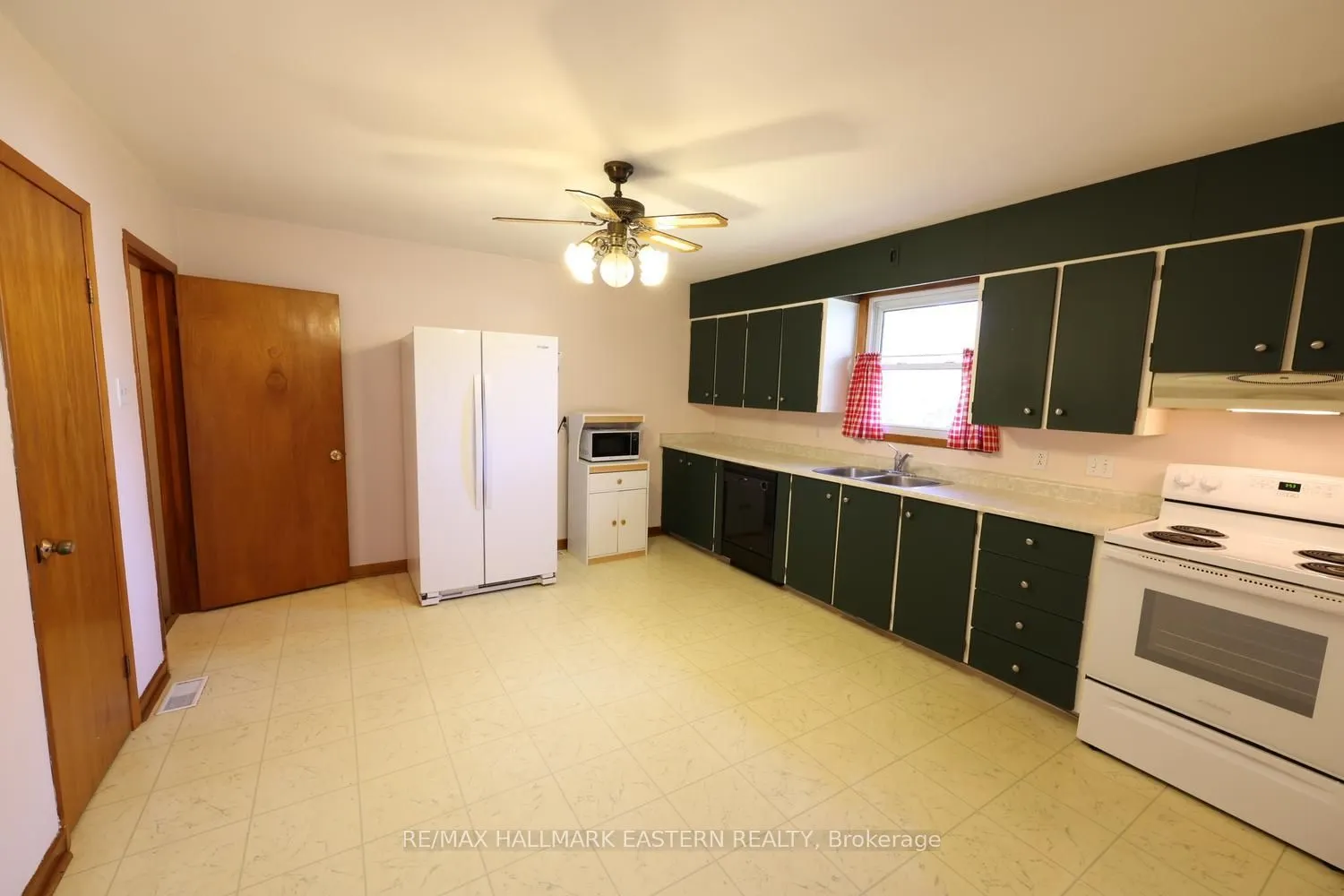 161 River Street E