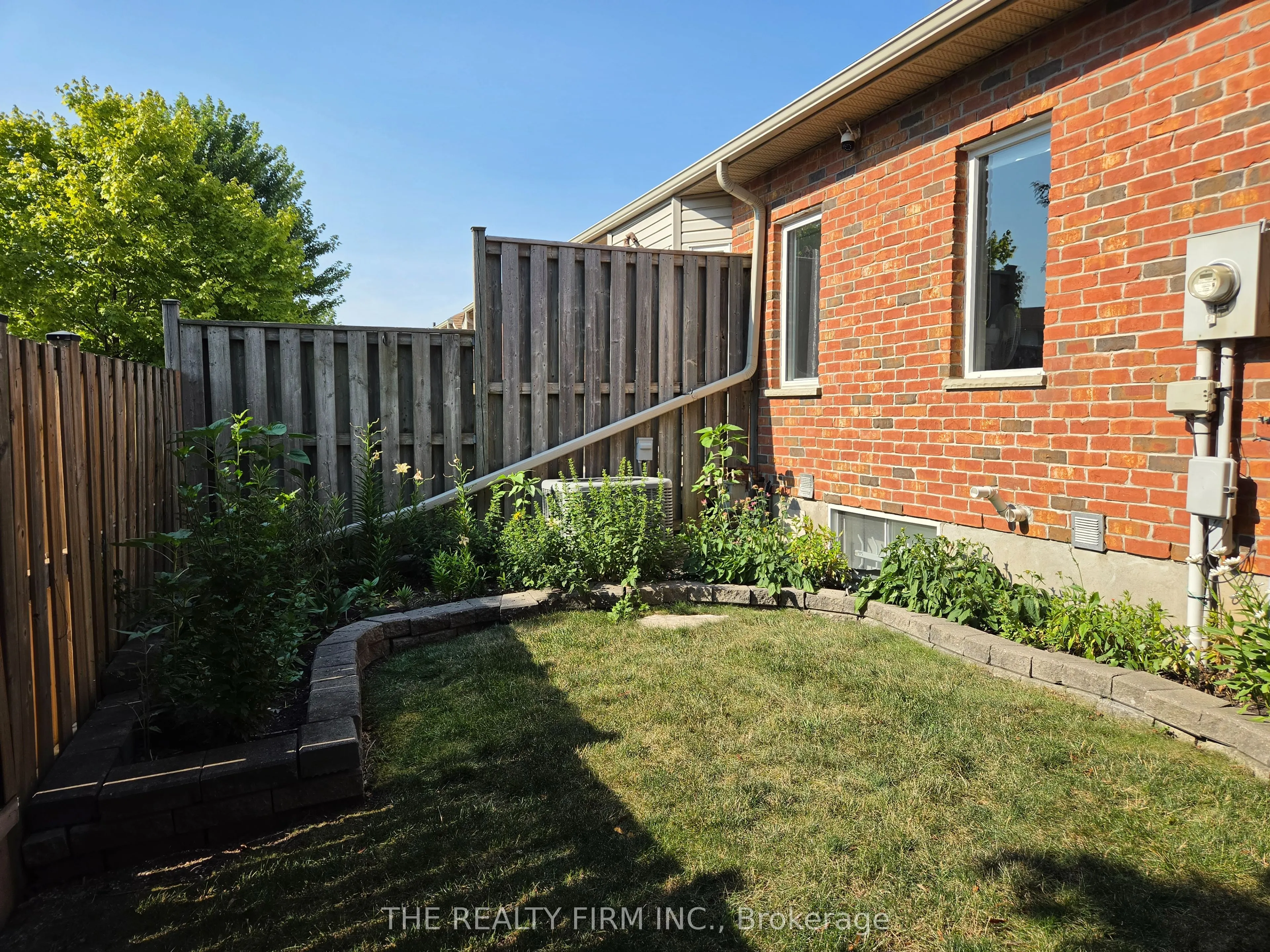 100 Stroud Crescent #11