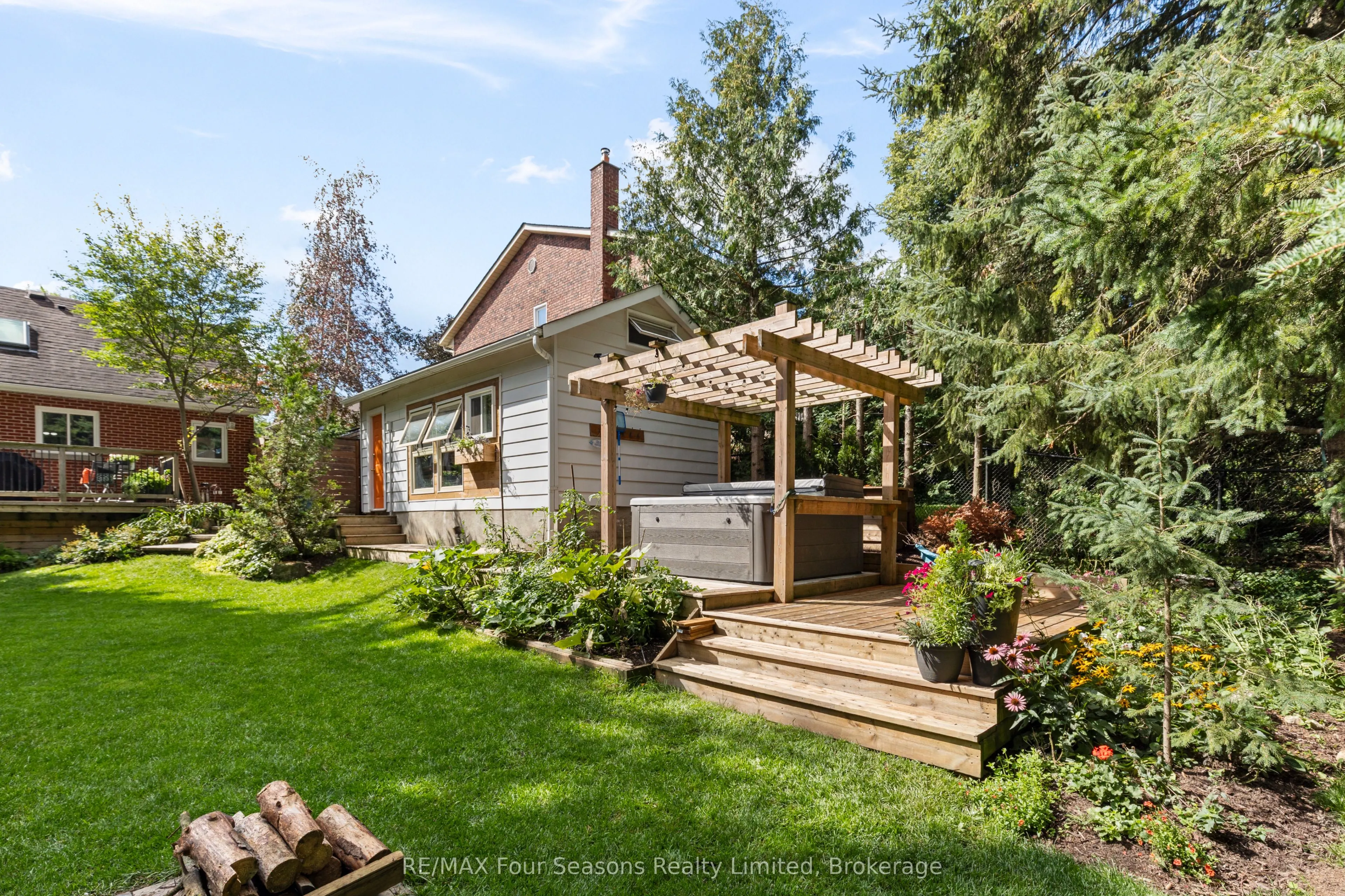 50 Amaranth Street W