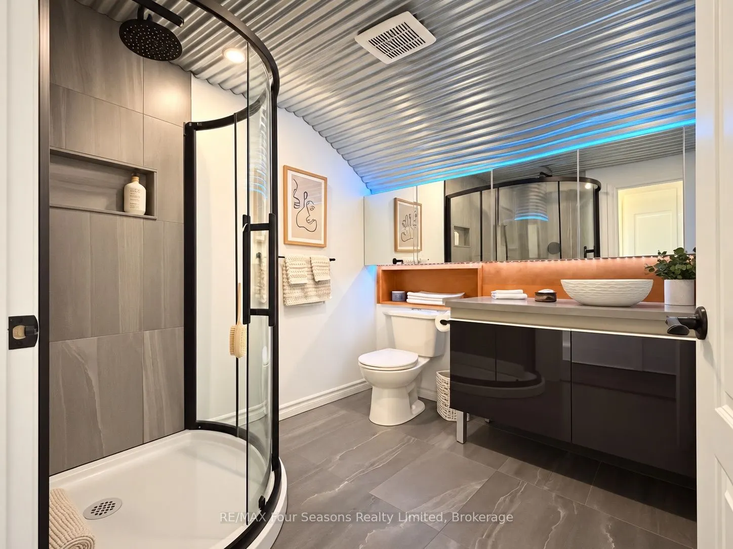 50 Amaranth Street W