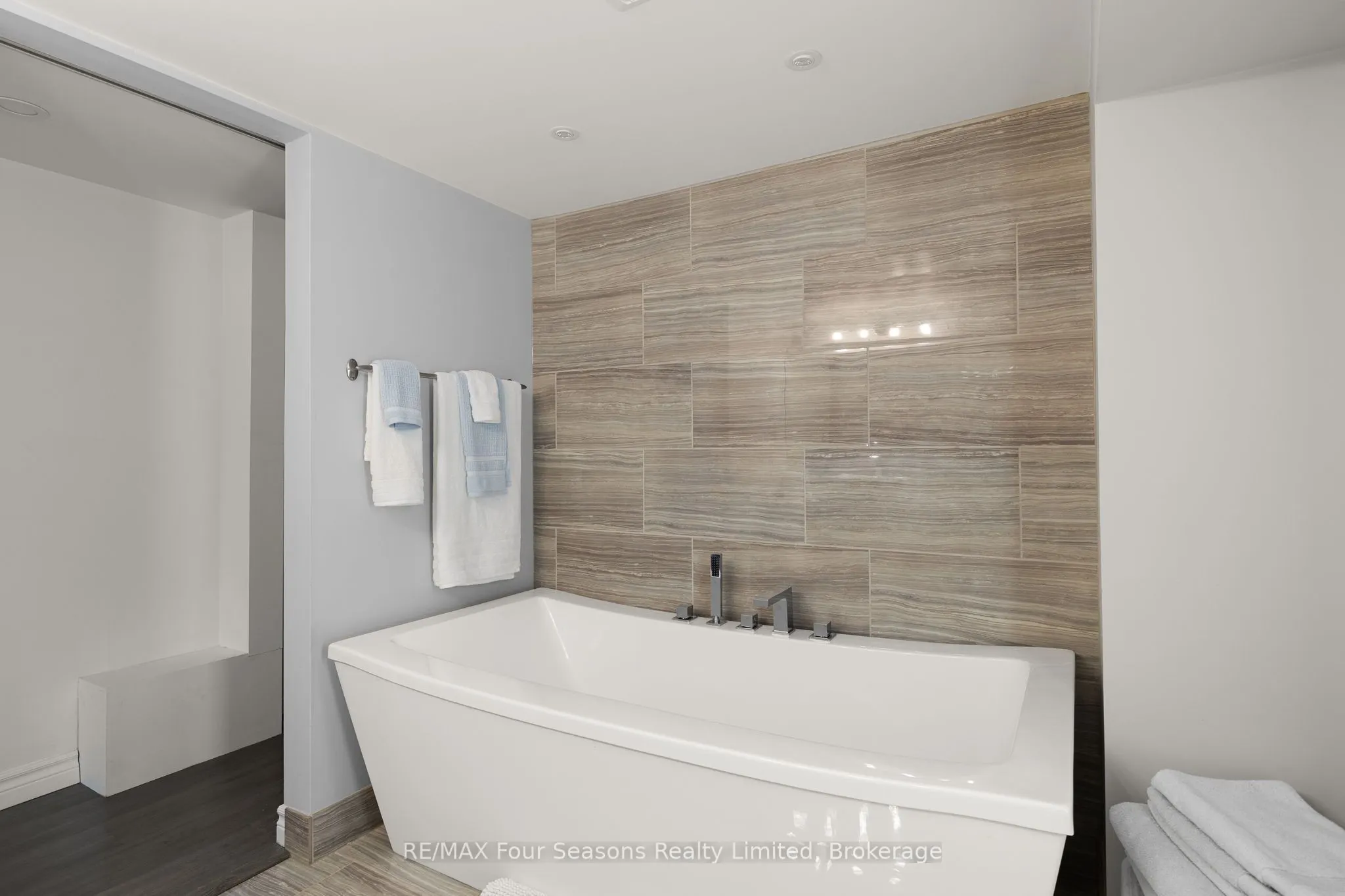 50 Amaranth Street W
