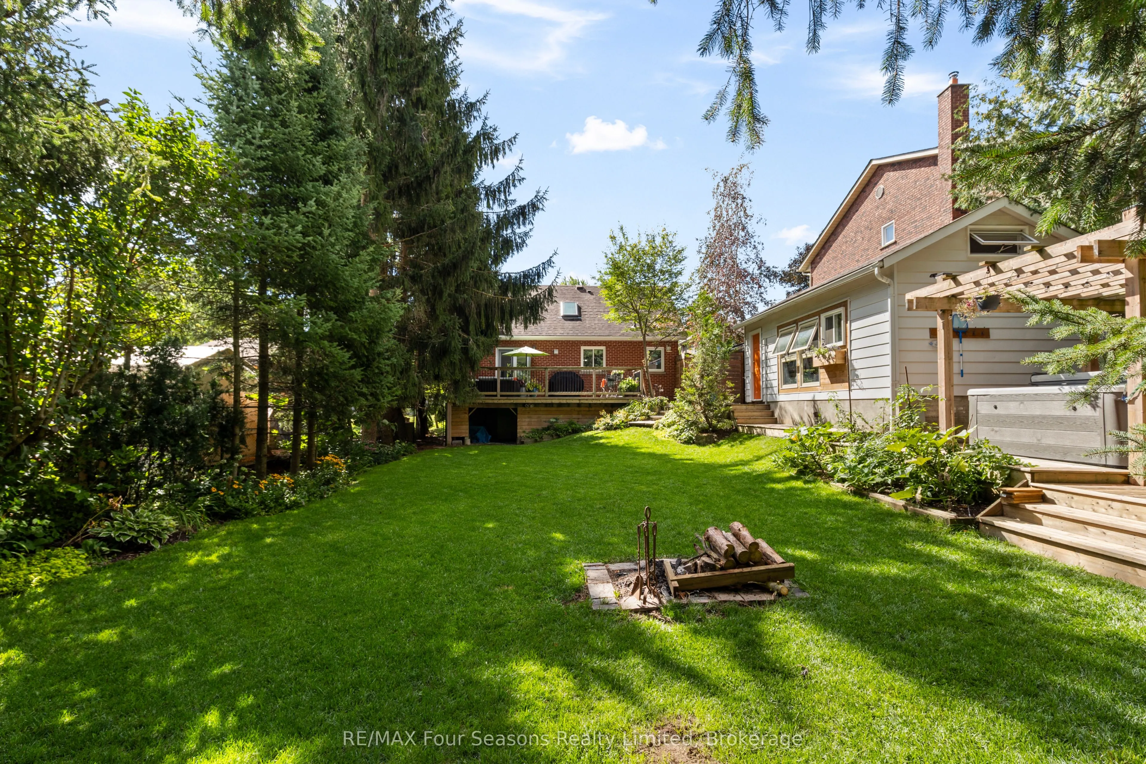 50 Amaranth Street W