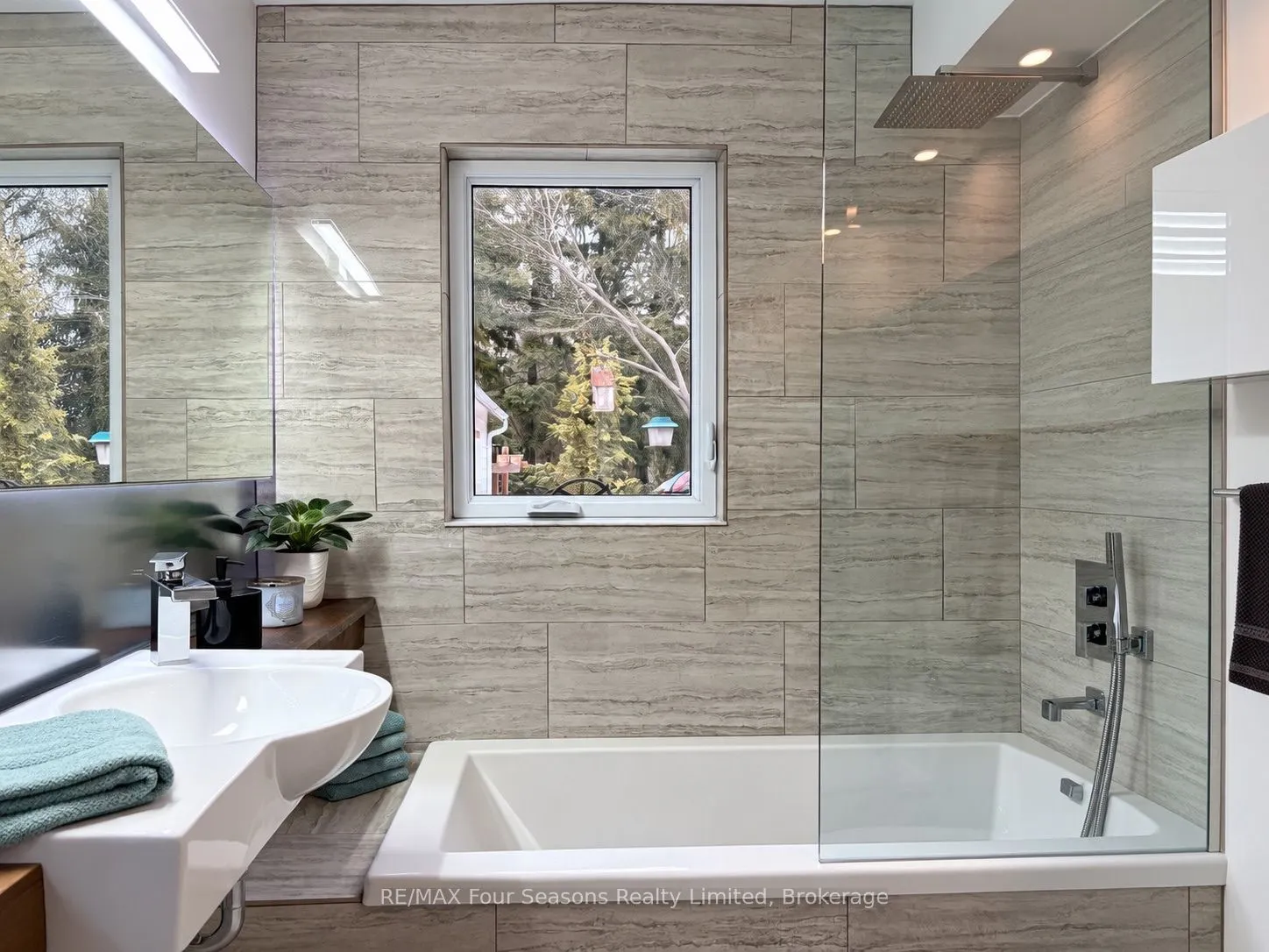 50 Amaranth Street W