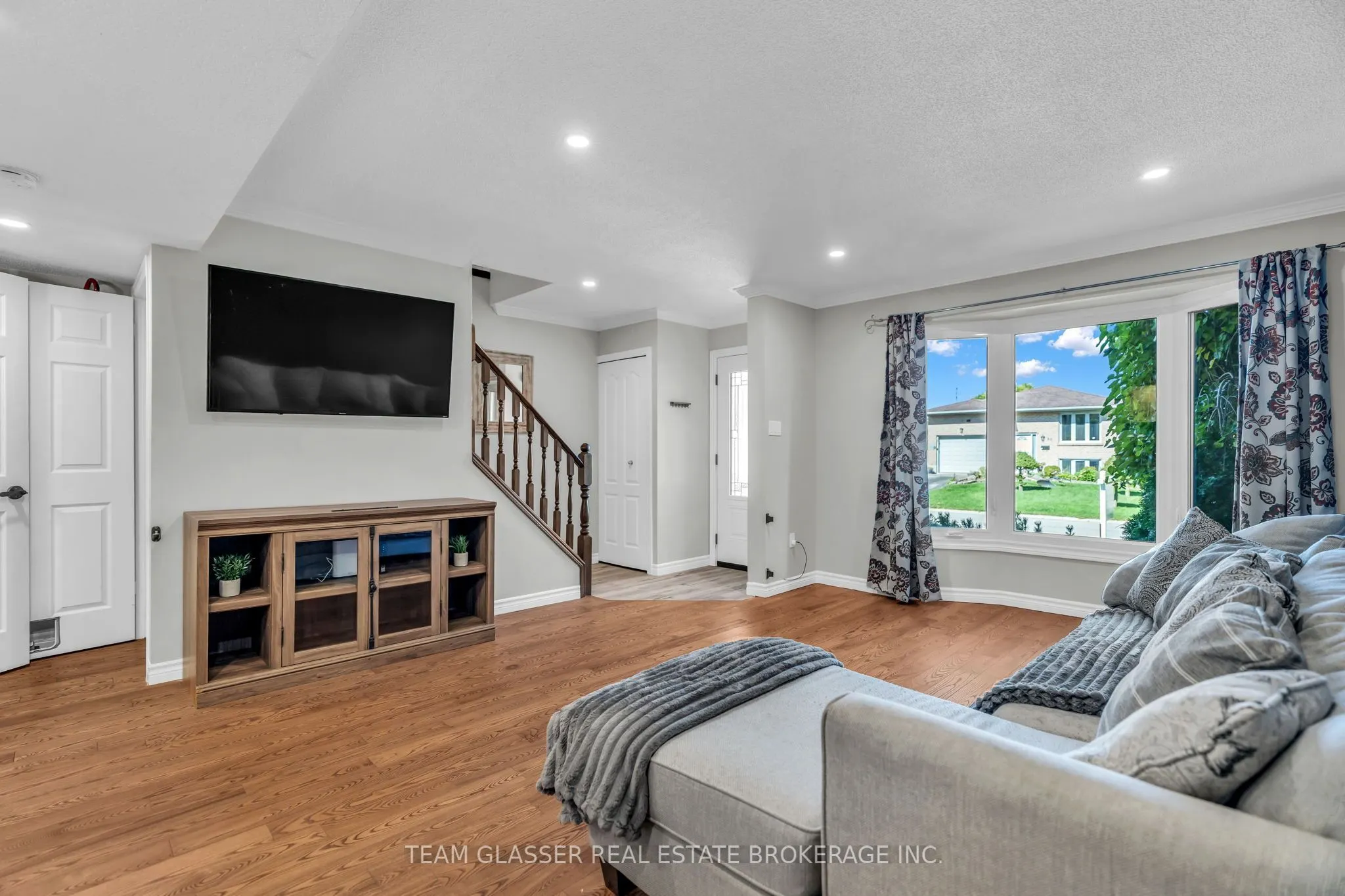 26 DAYBREAK Drive