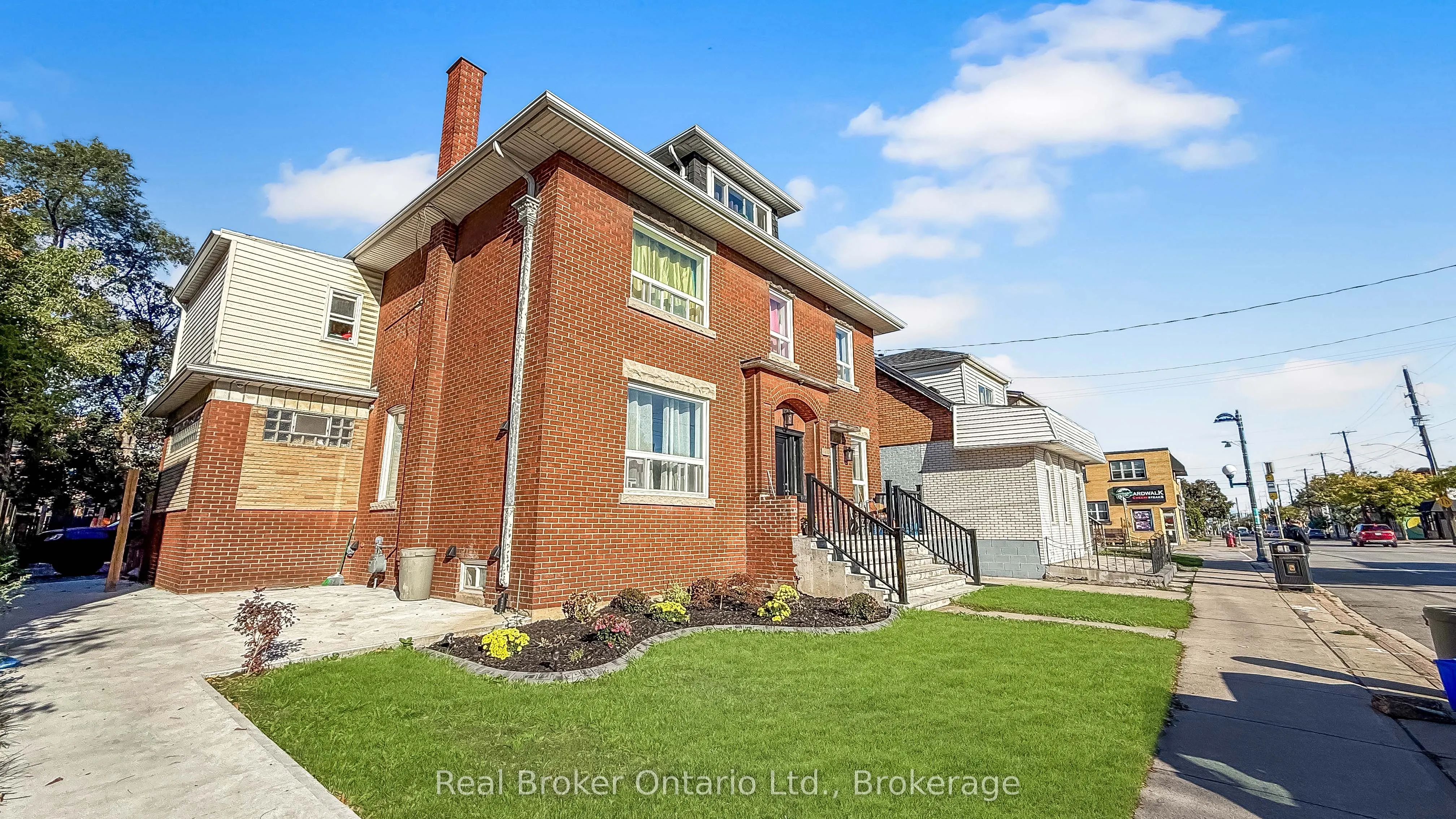 119 Ottawa Street N