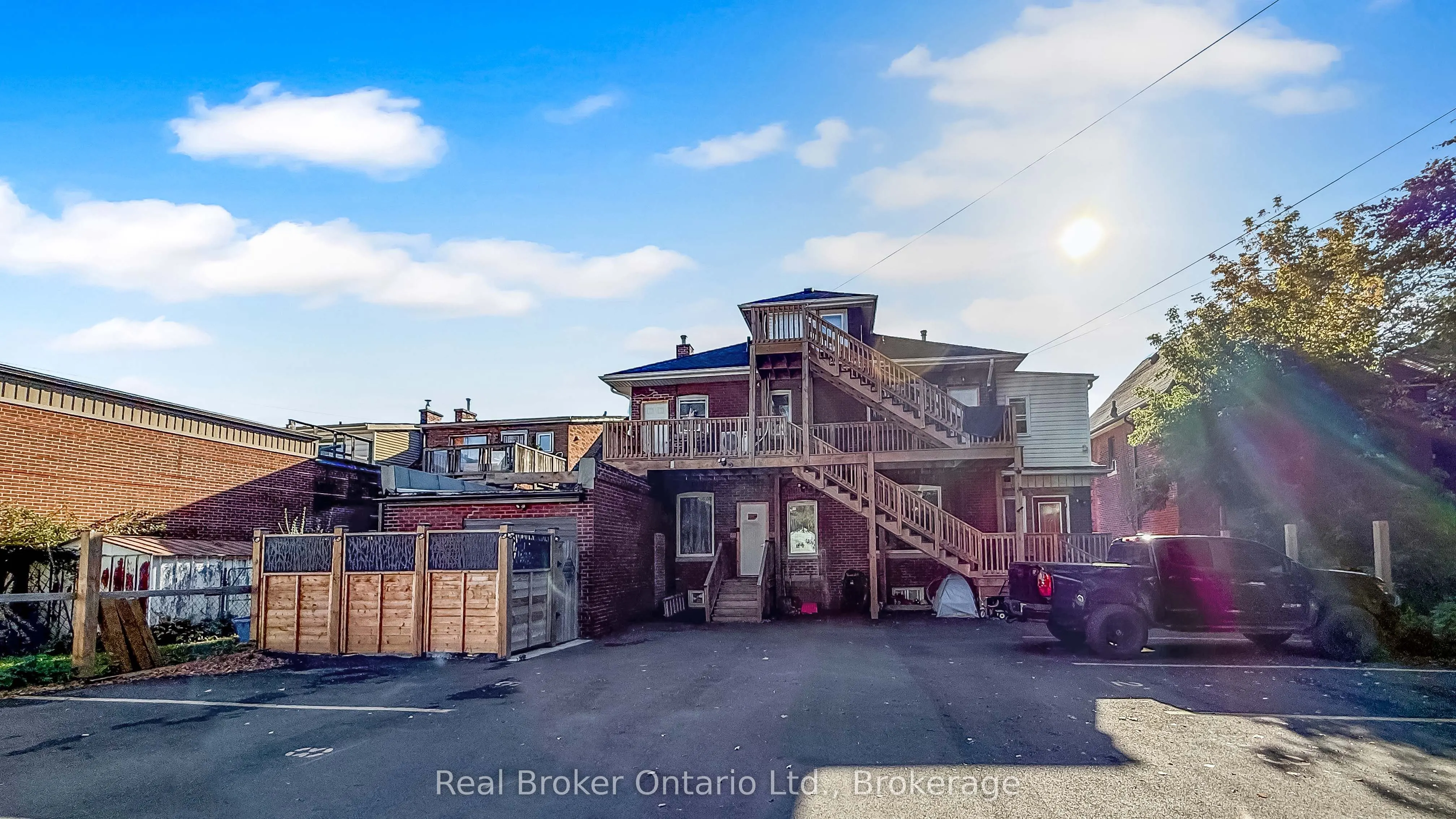 119 Ottawa Street N