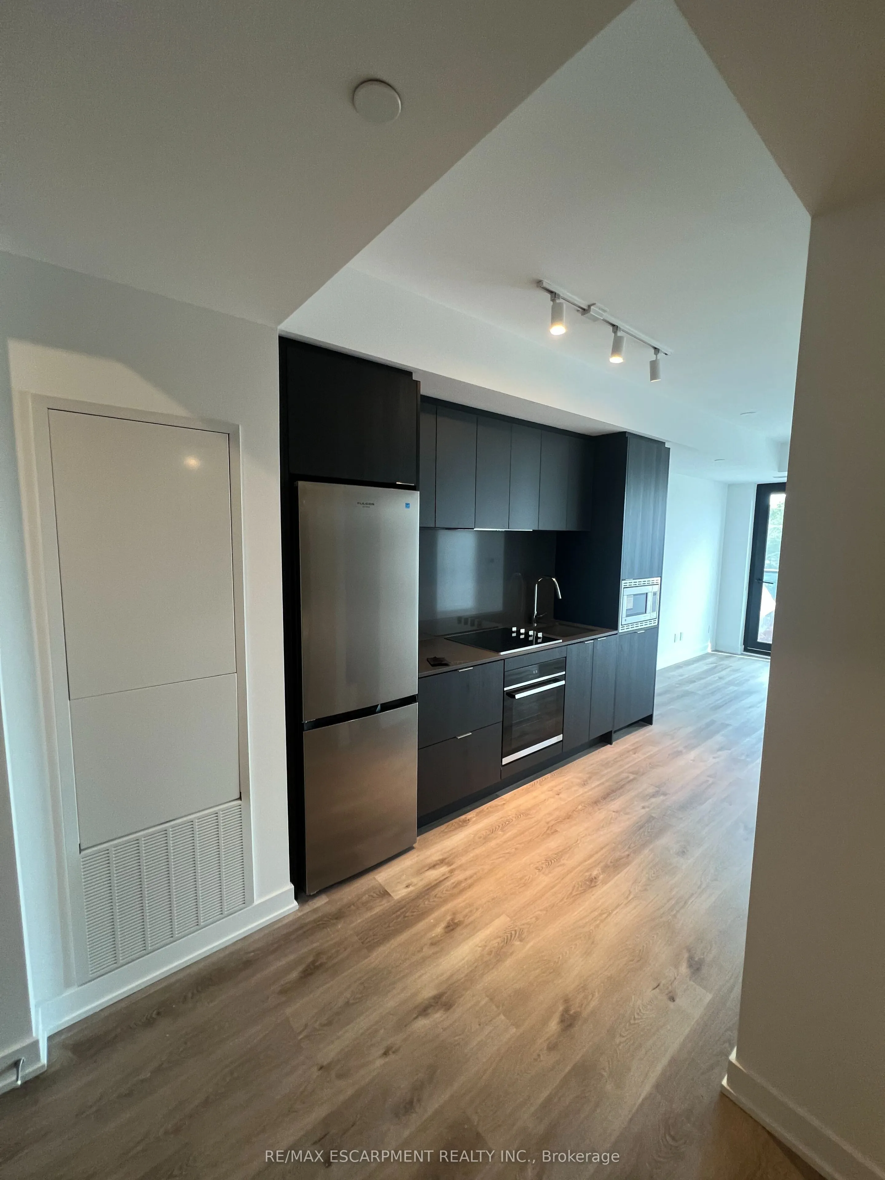 101 JOHN Street N #416