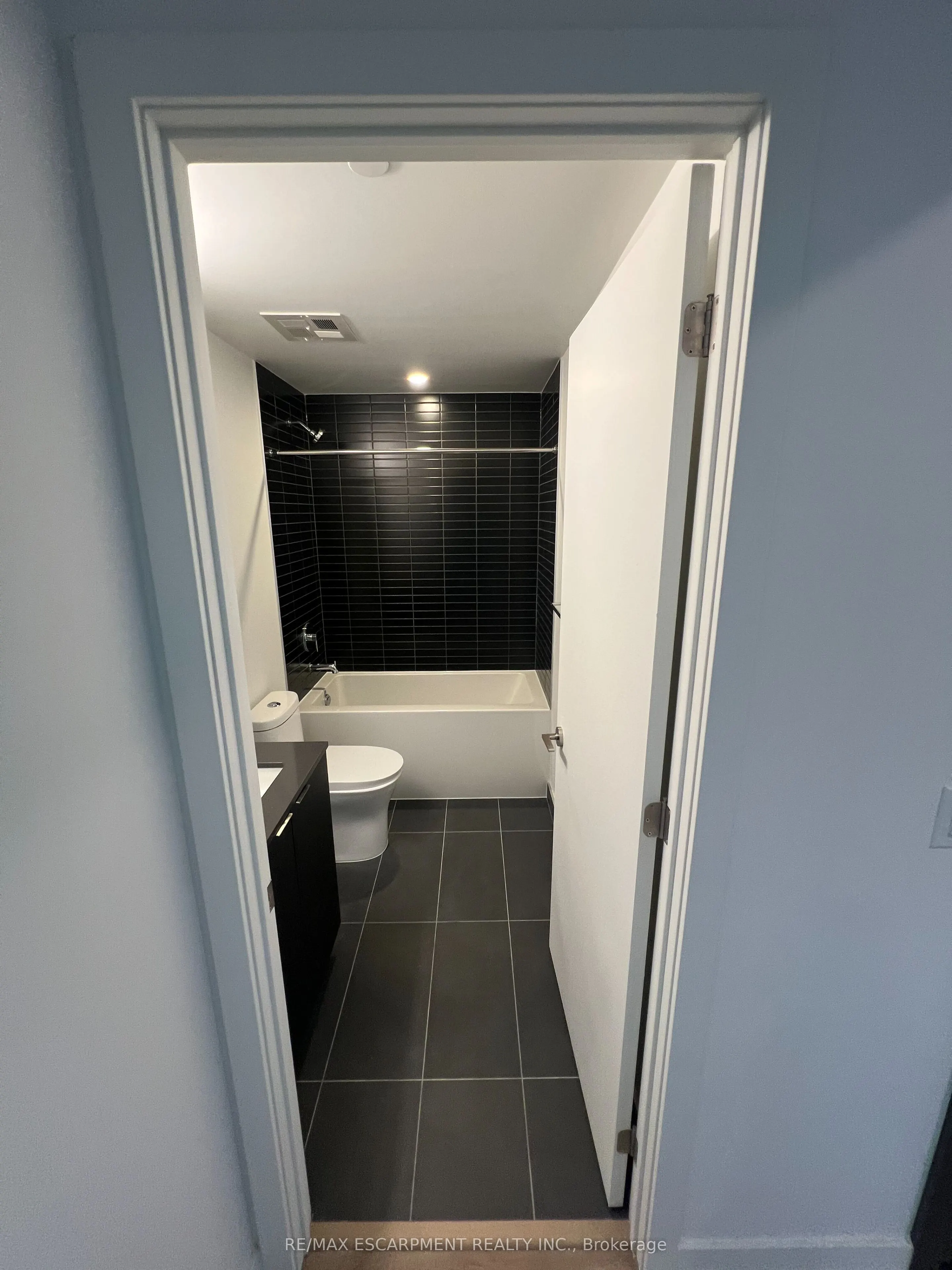 101 JOHN Street N #416