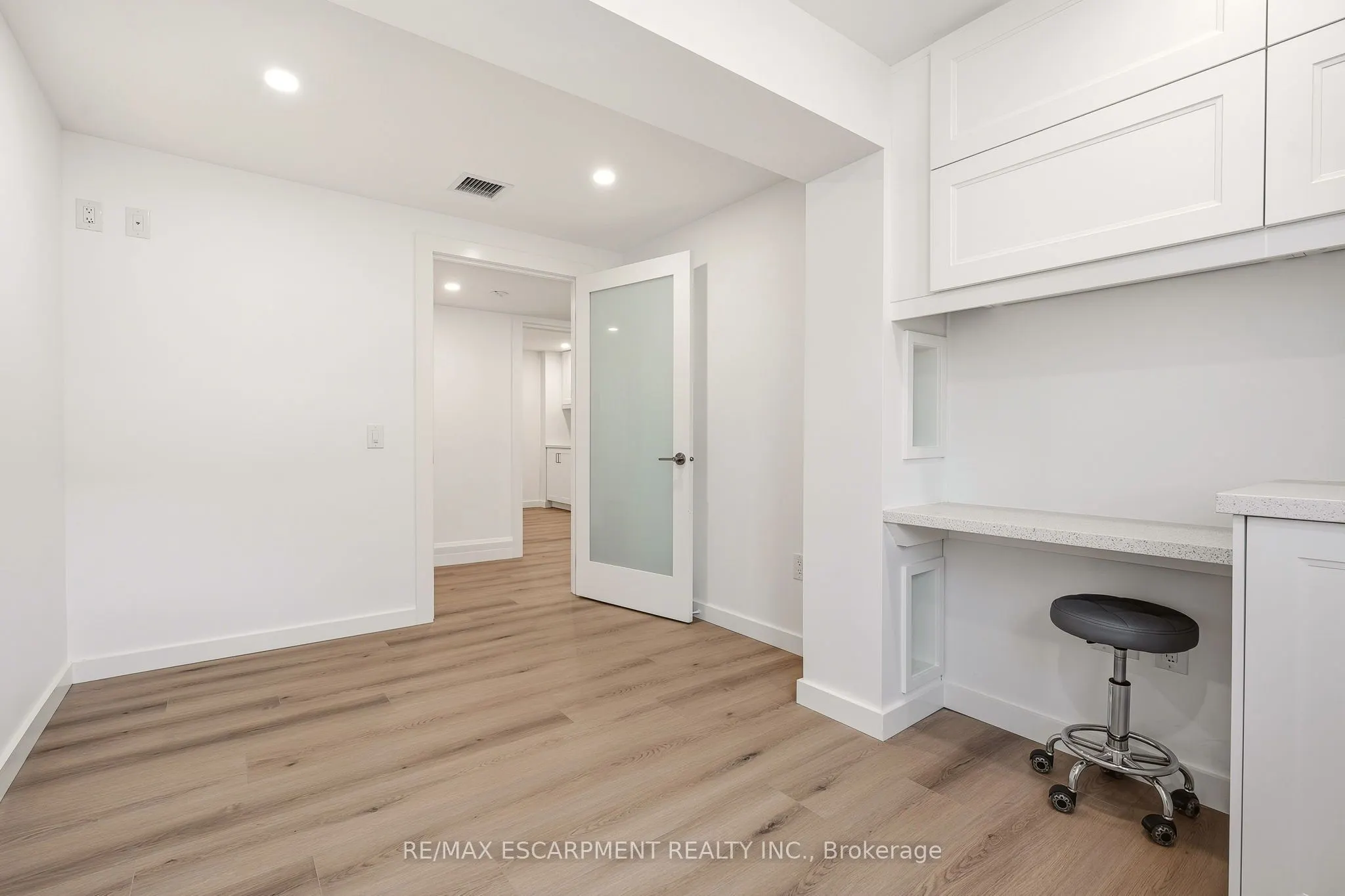 326 WILSON Street E #N. SUITE