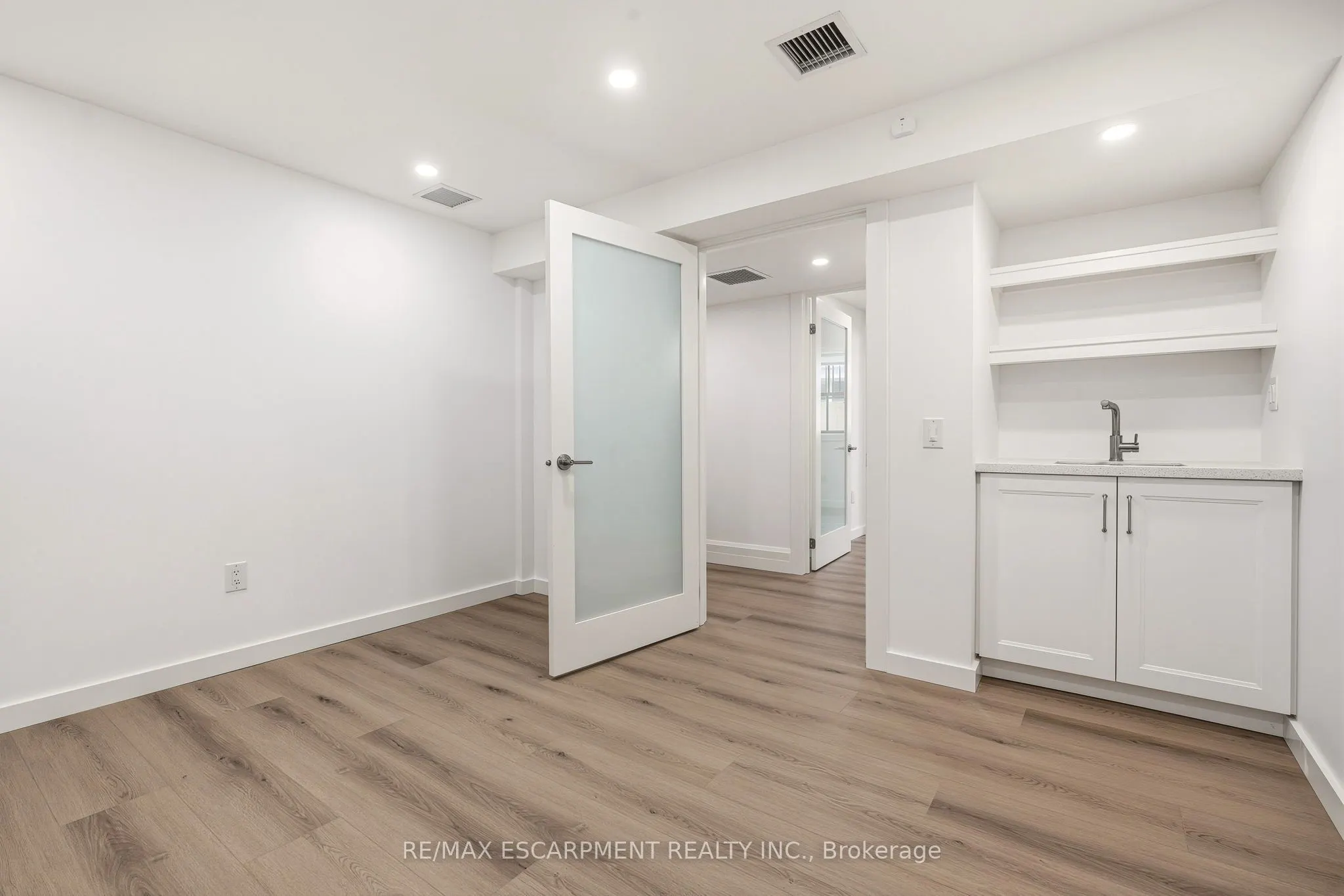 326 WILSON Street E #N. SUITE
