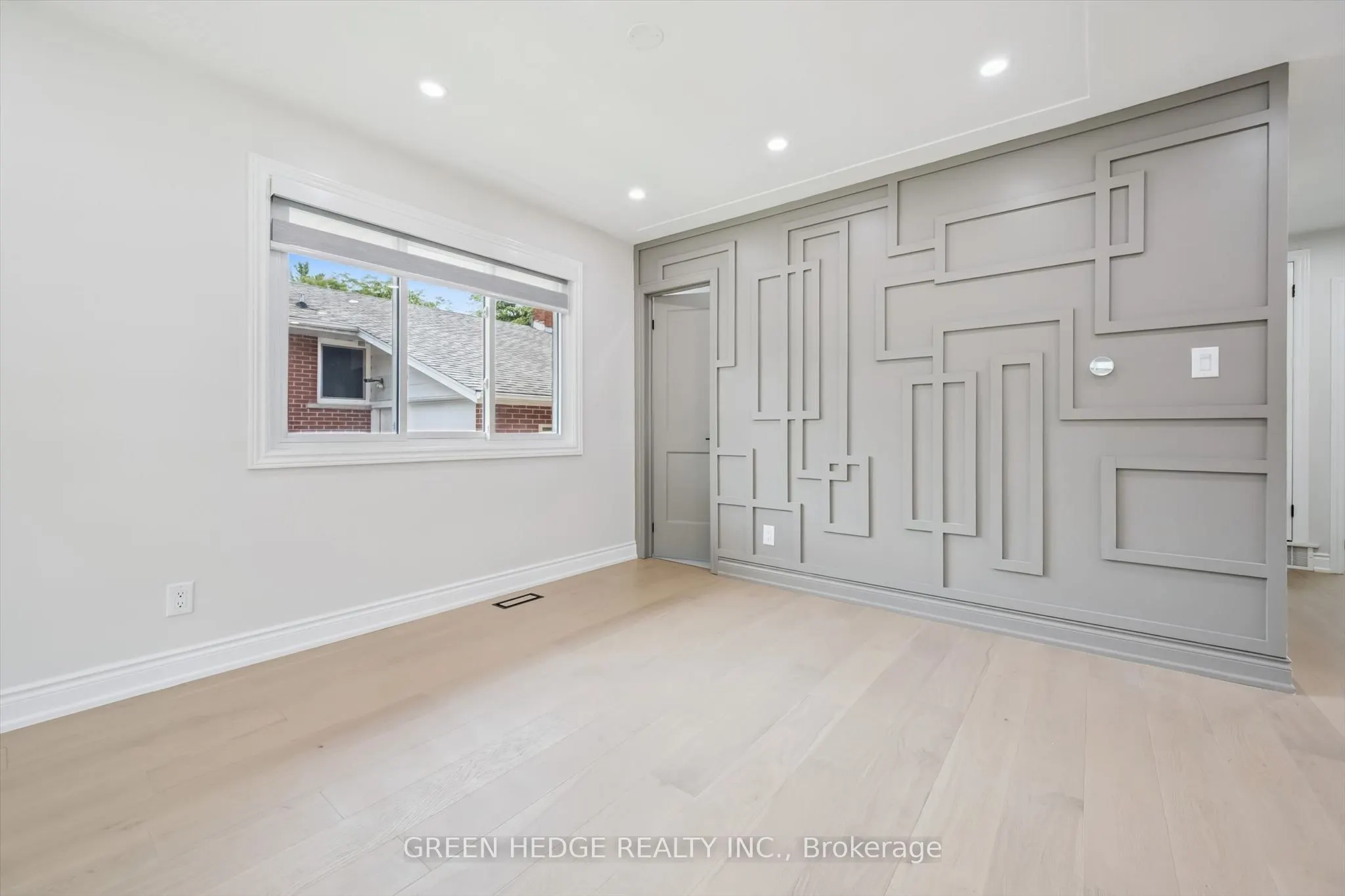 385 Village Crescent