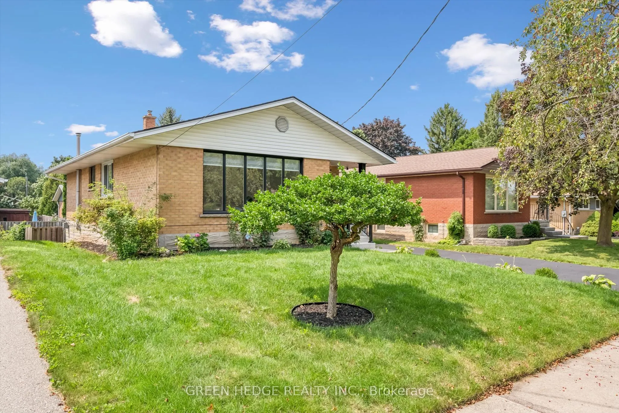 385 Village Crescent