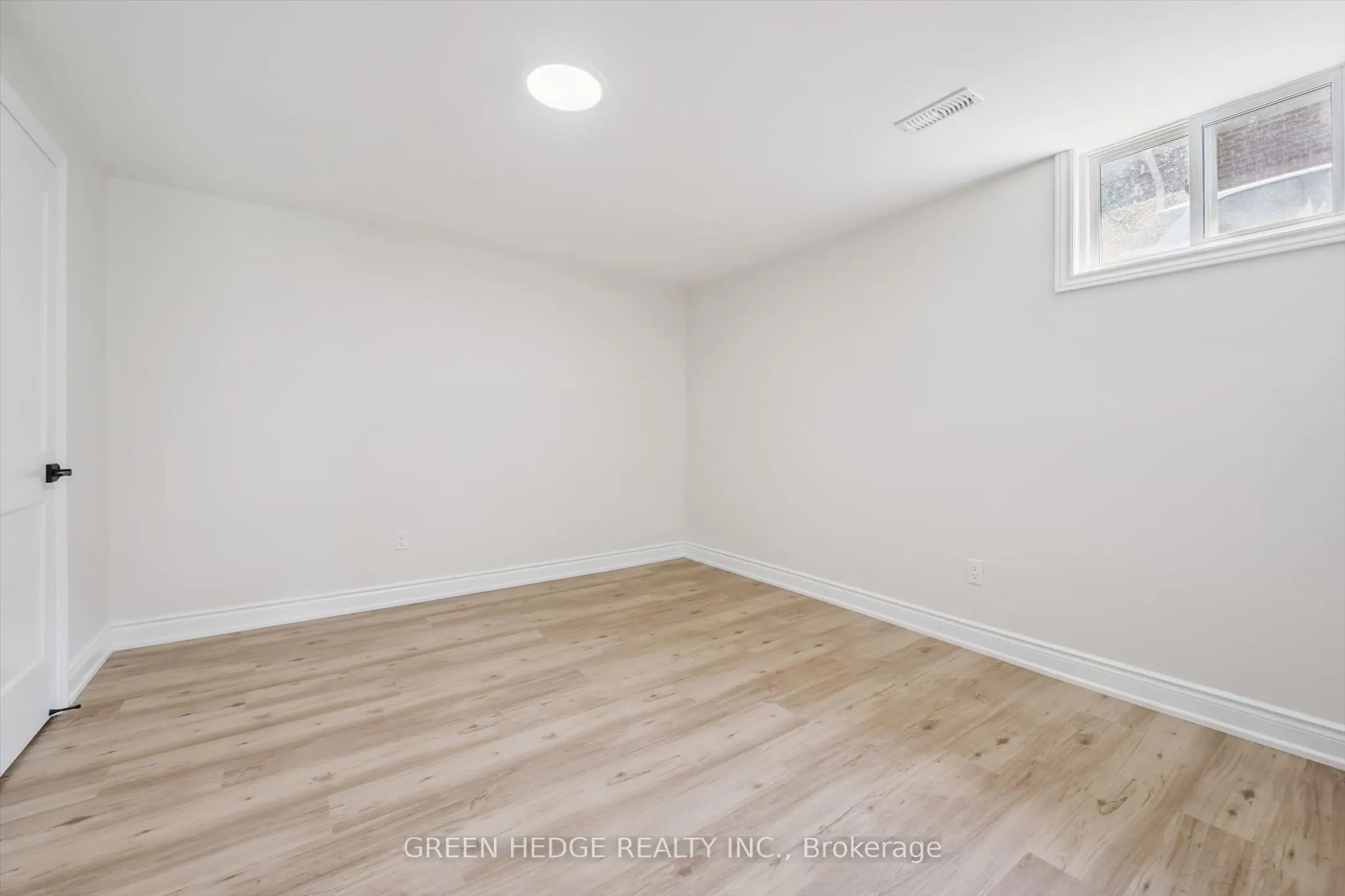 385 Village Crescent
