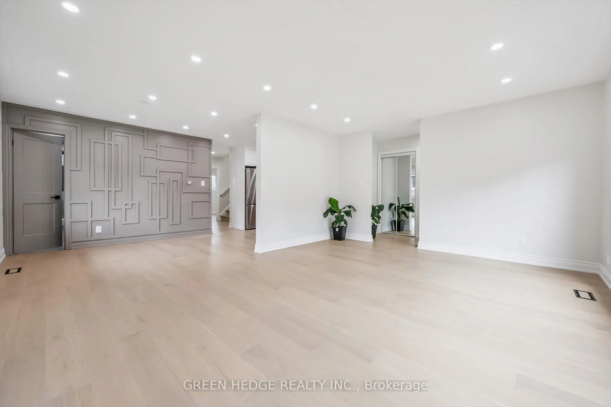 385 Village Crescent