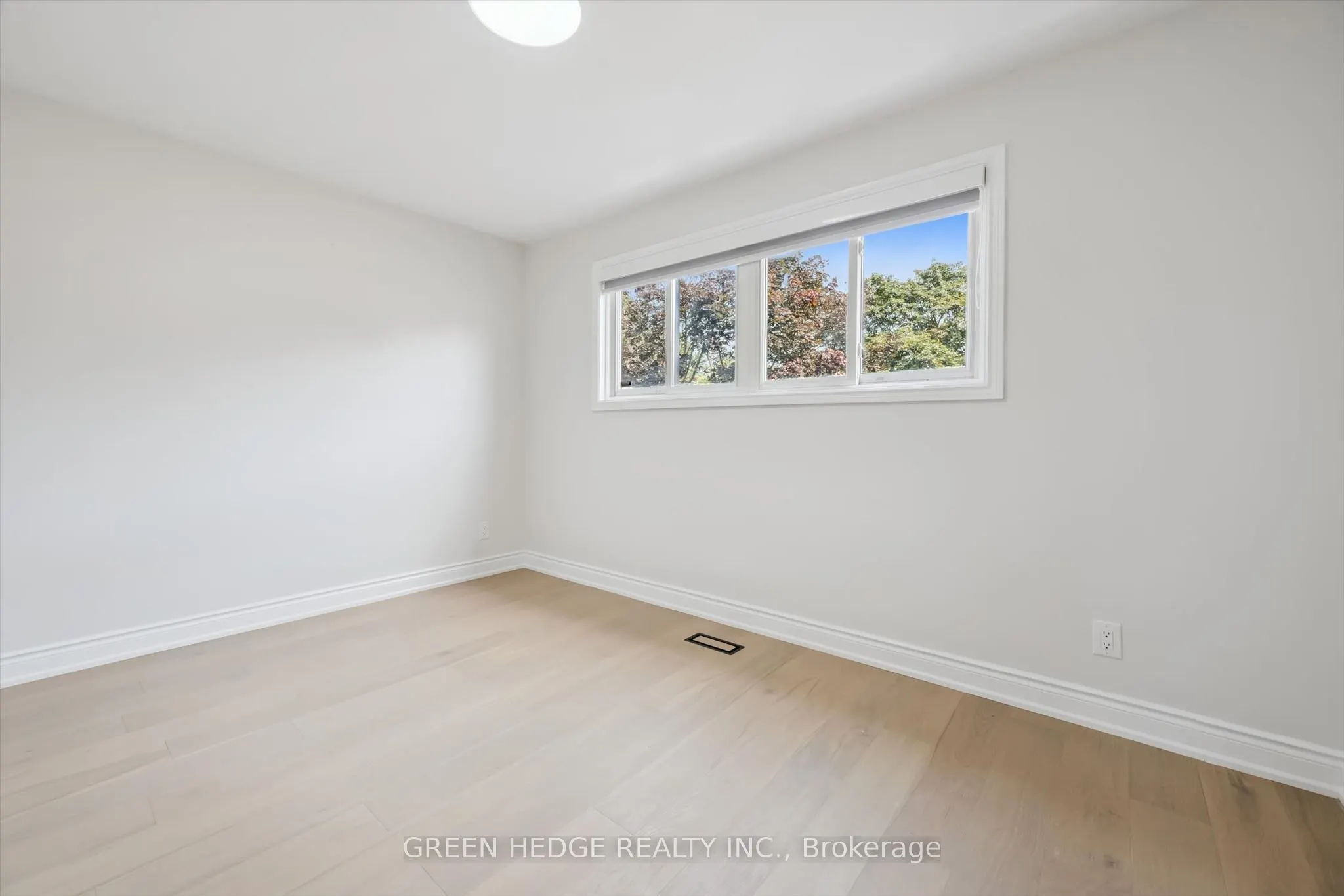 385 Village Crescent
