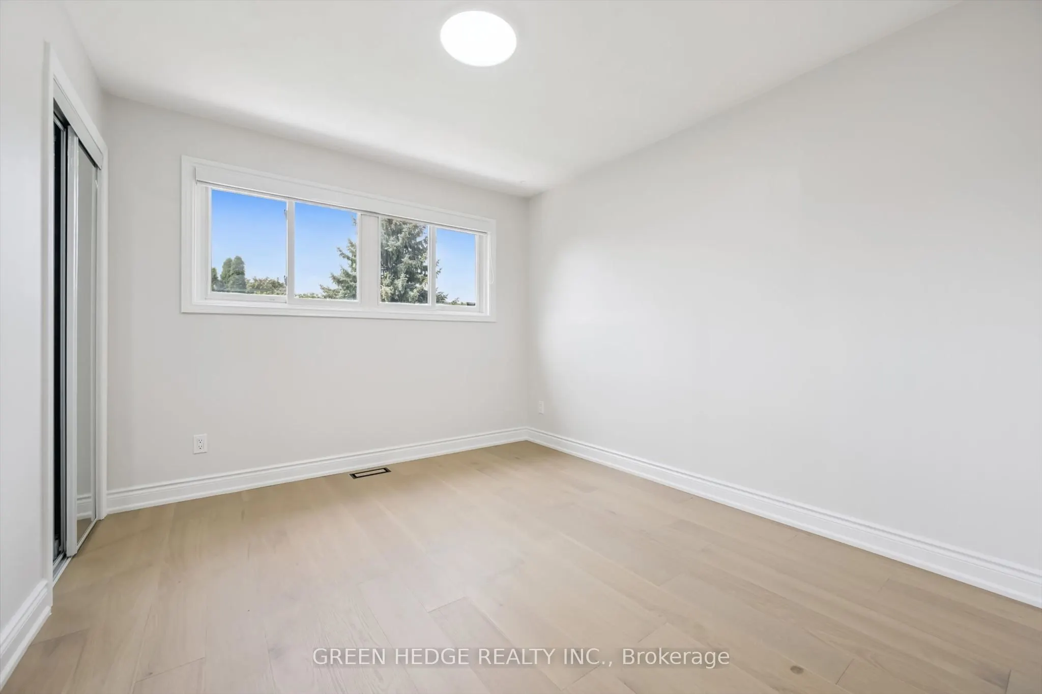 385 Village Crescent
