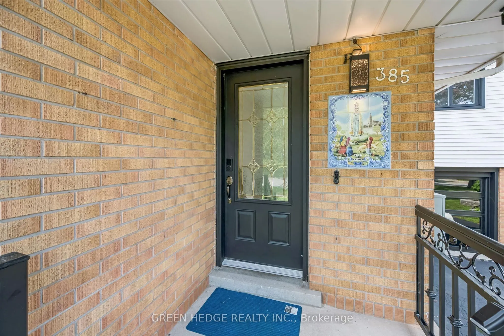 385 Village Crescent