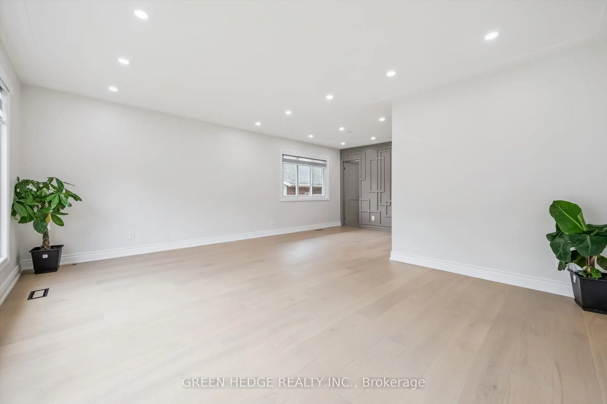 385 Village Crescent