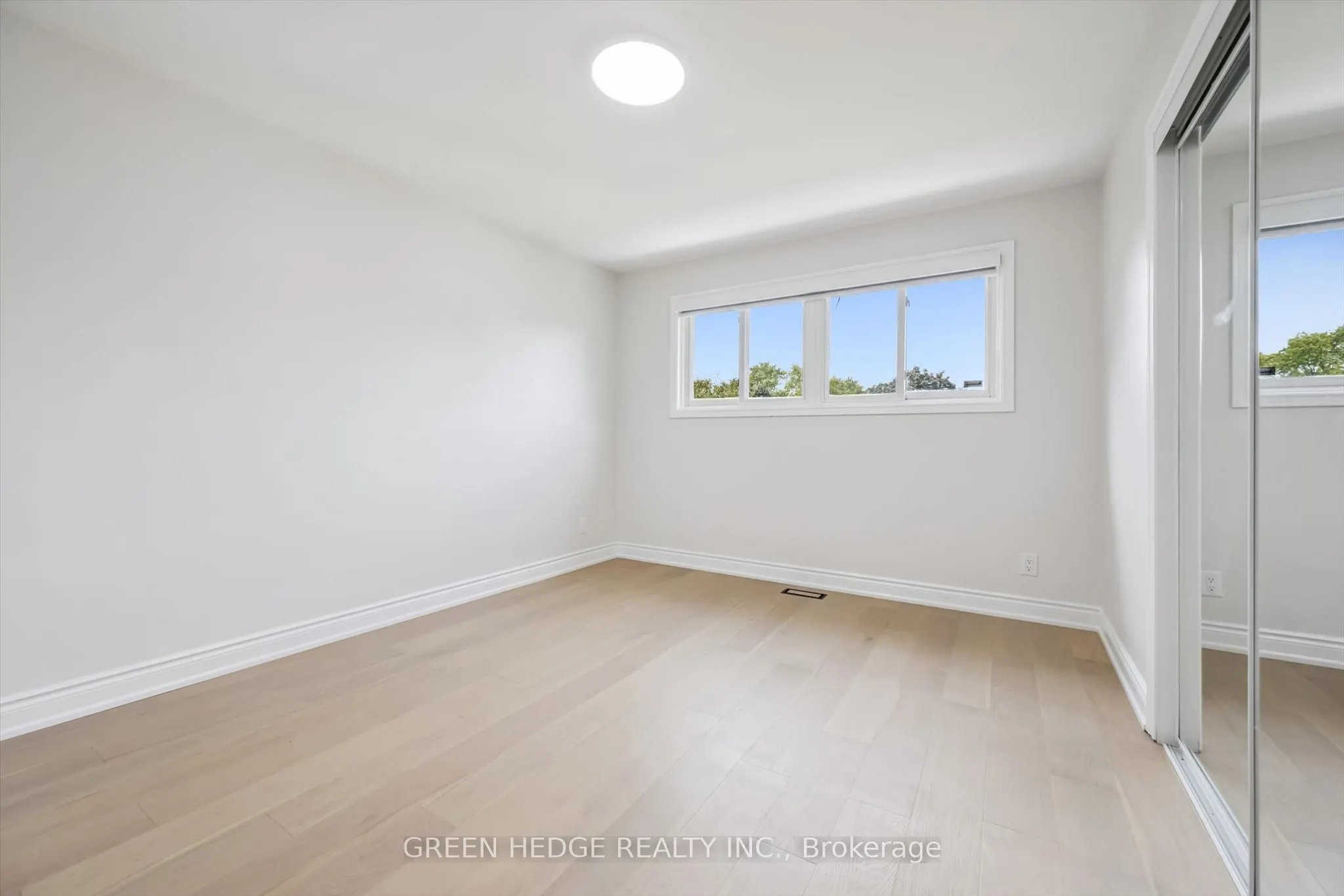 385 Village Crescent